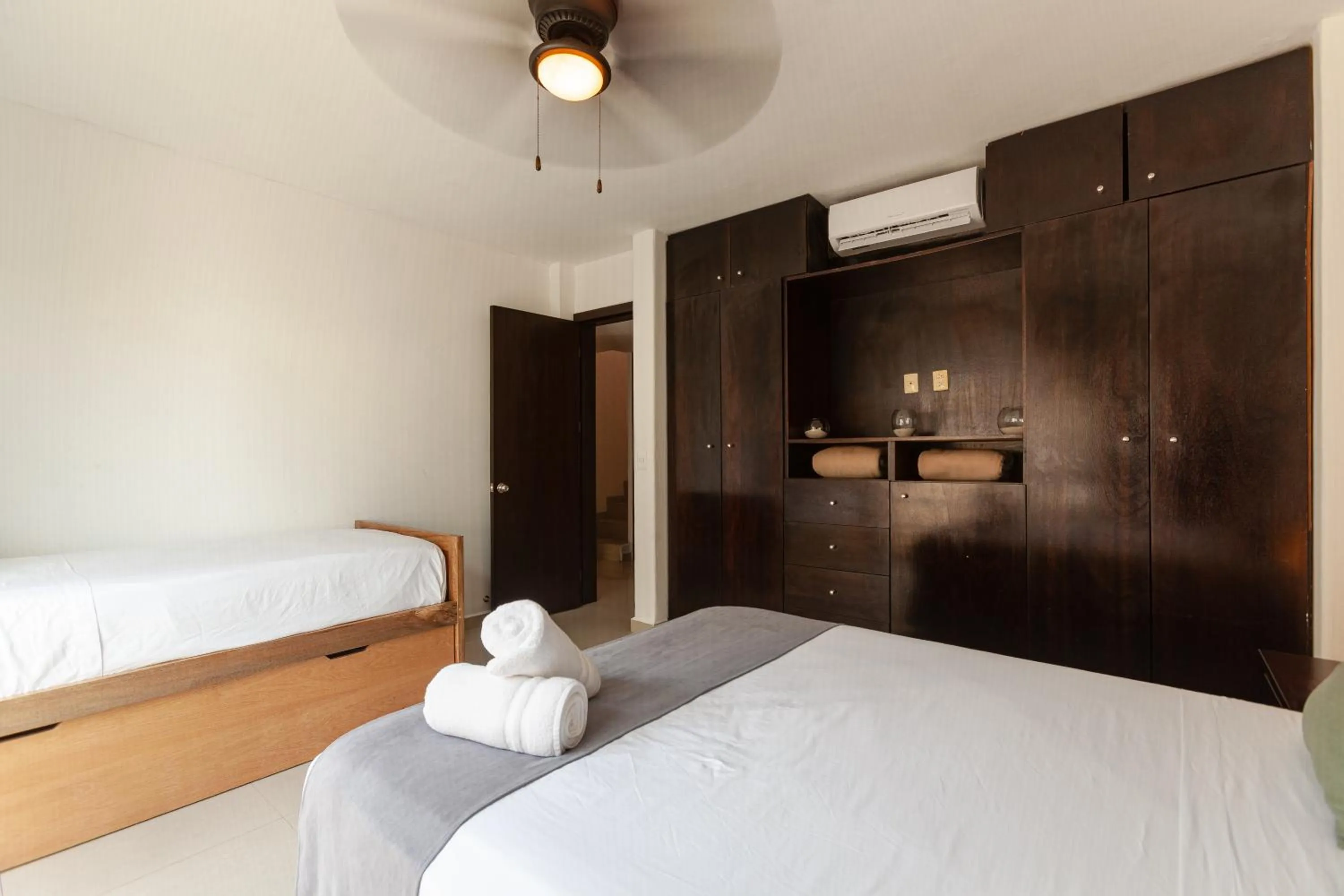 Bed in Via Tendenza Condos