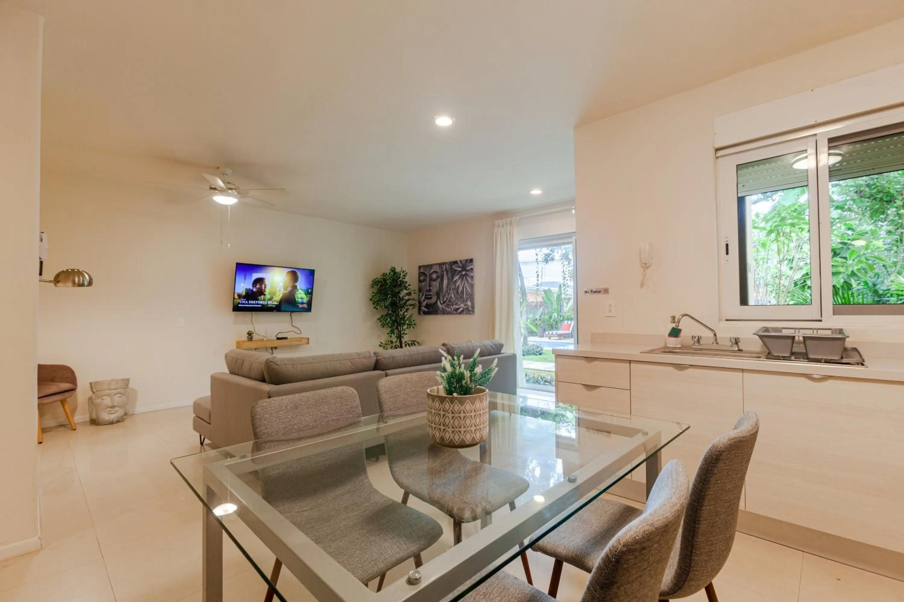 Kitchen or kitchenette in Via Tendenza Condos