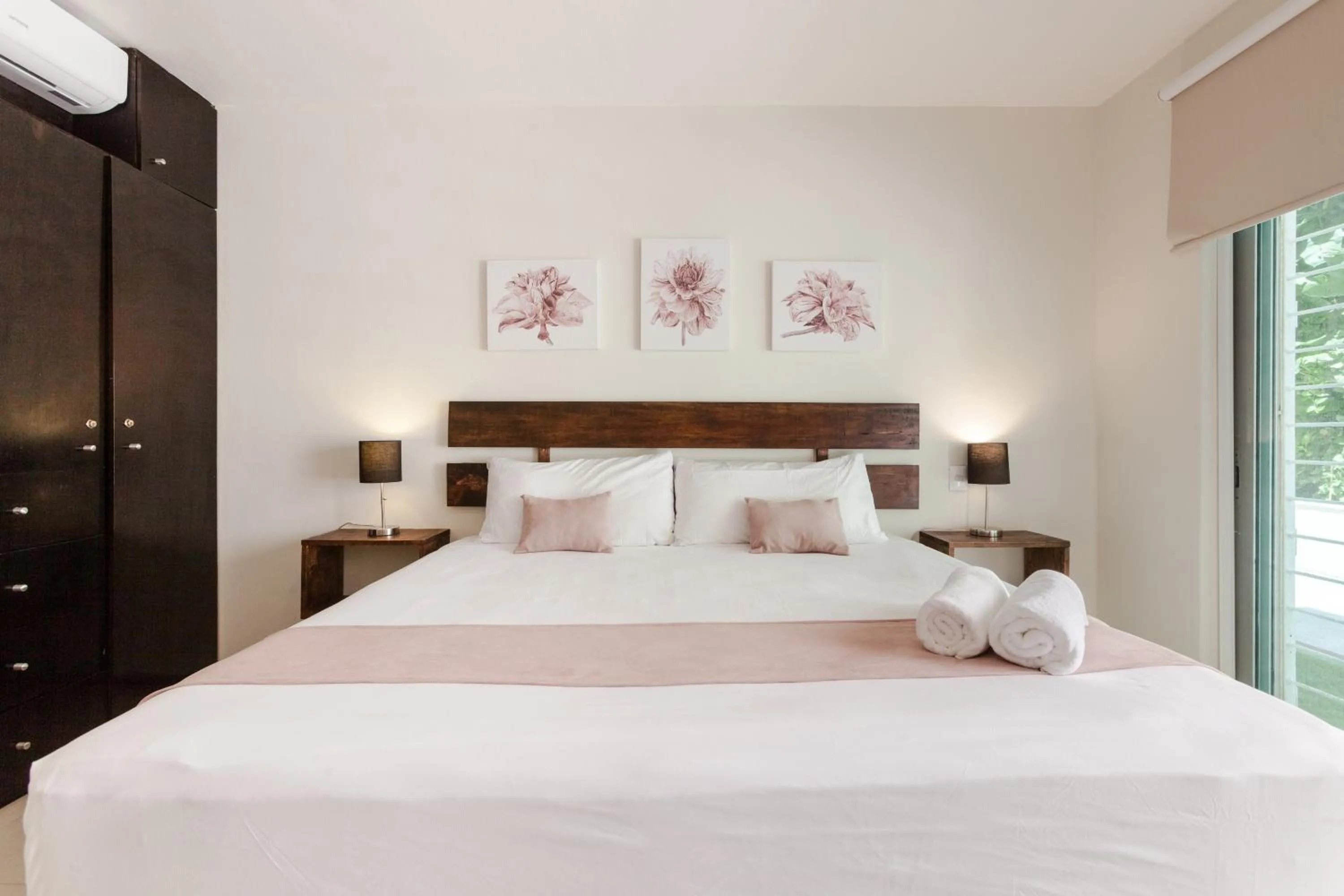 Bed in Via Tendenza Condos