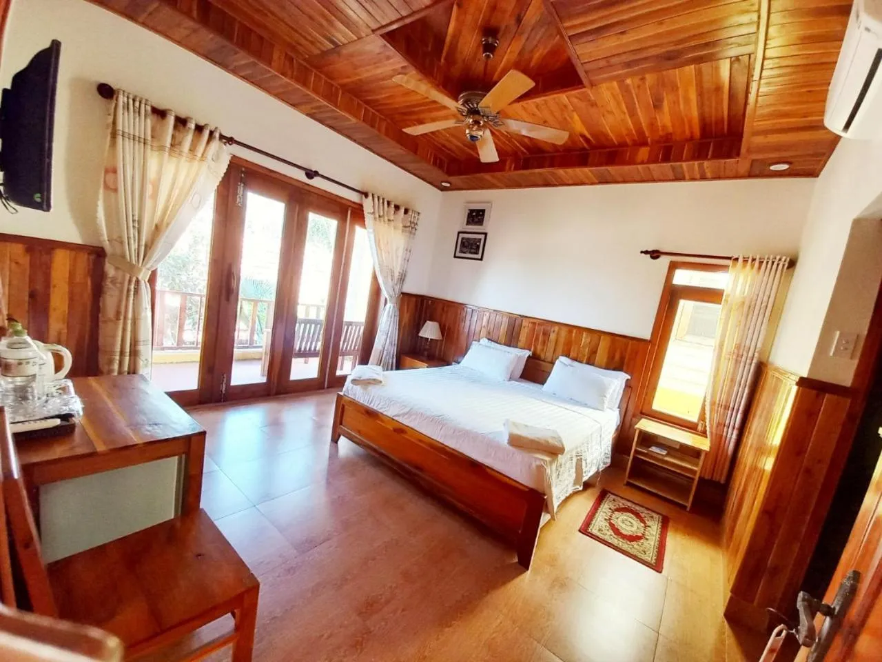 Bedroom, Bed in Free Beach Resort