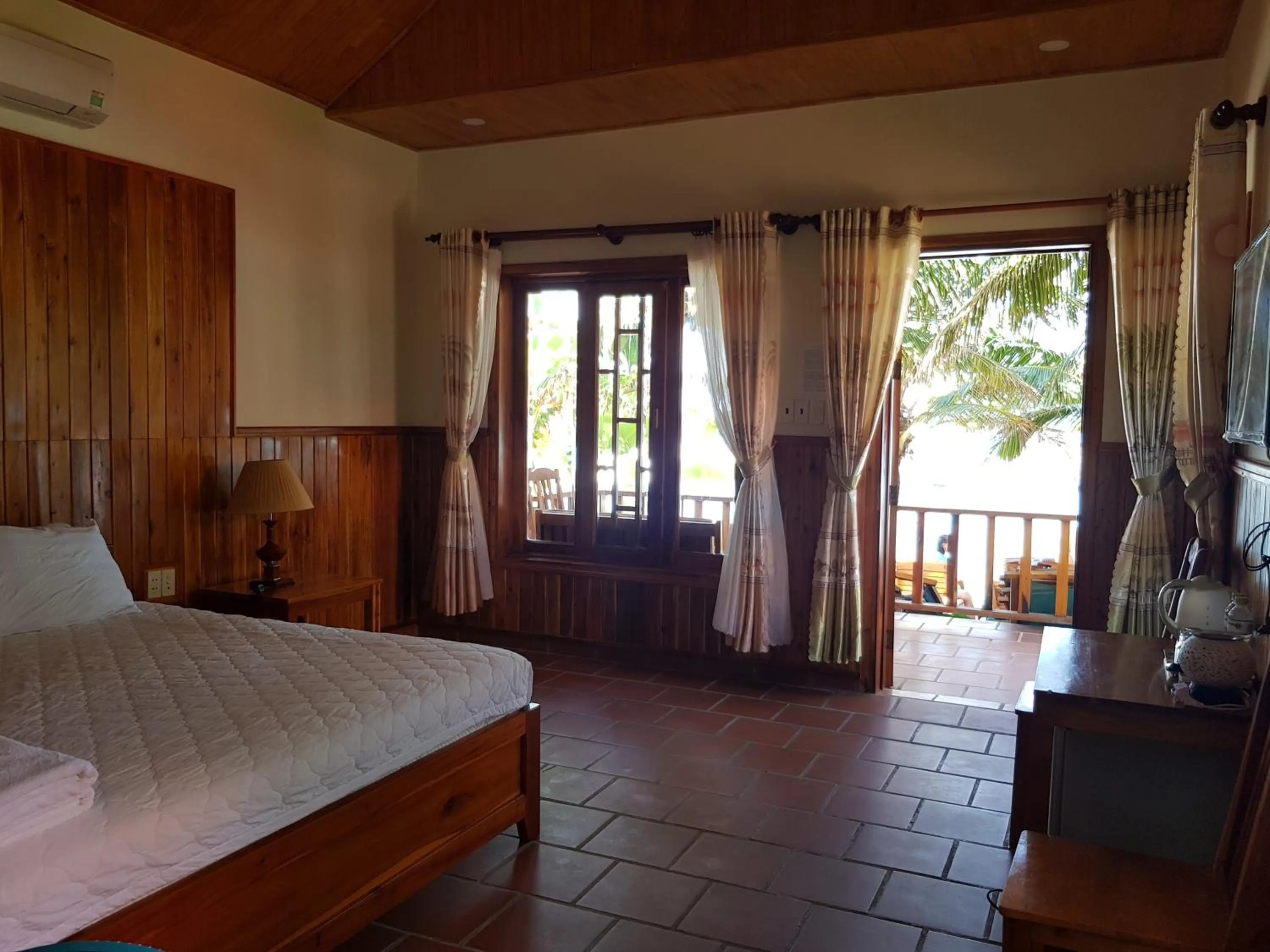 Bed in Free Beach Resort