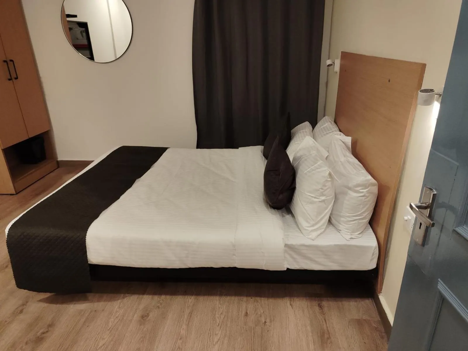 Bed in Hotel Consulate