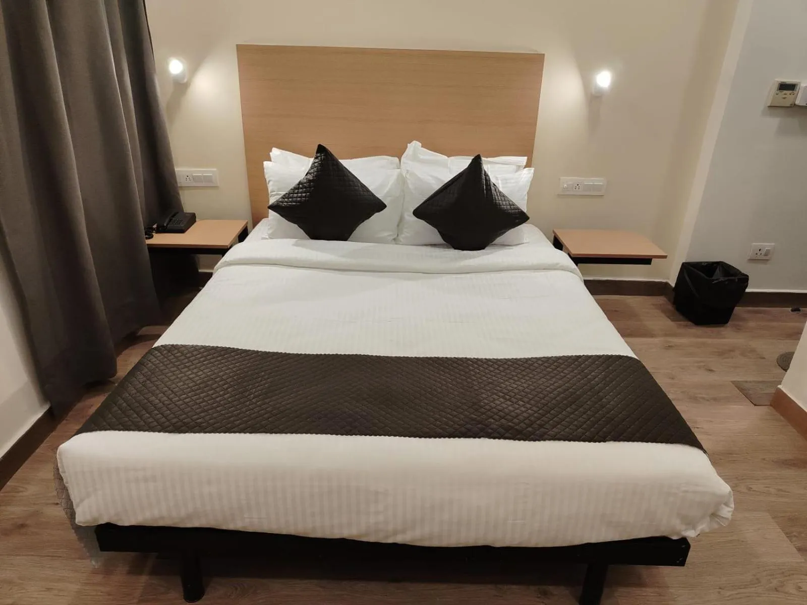 Bed in Hotel Consulate