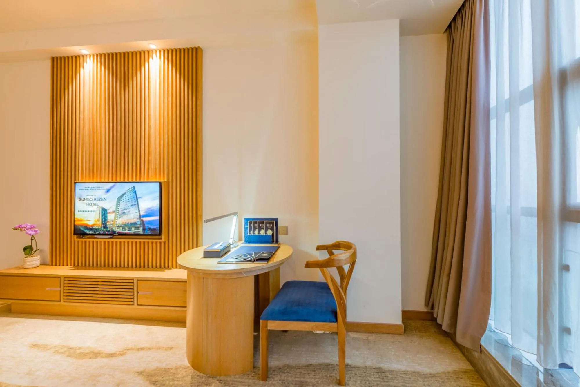 Communal lounge/ TV room in Chongqing Shanggao Hotel