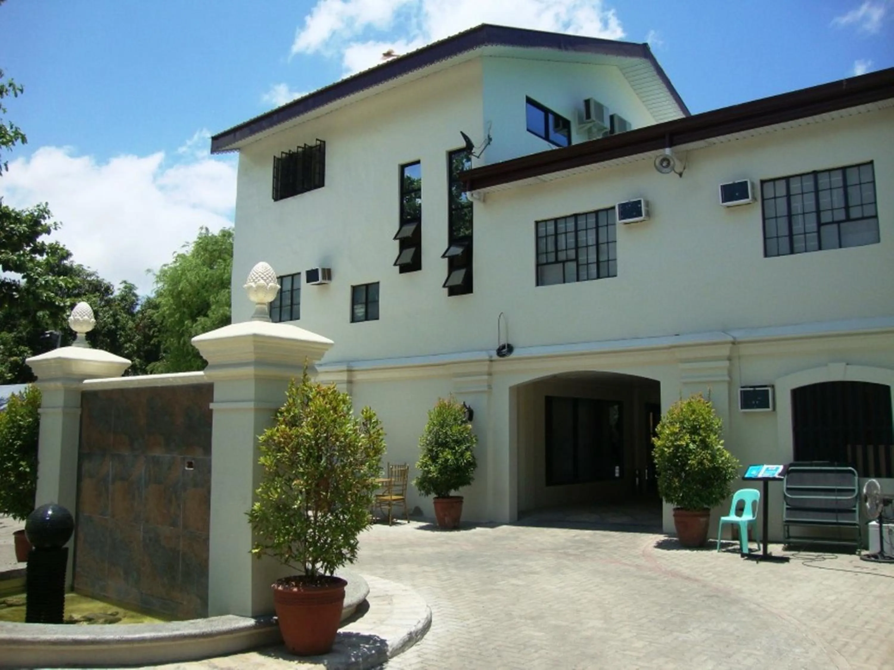 Facade/entrance in Metro Vigan Inn