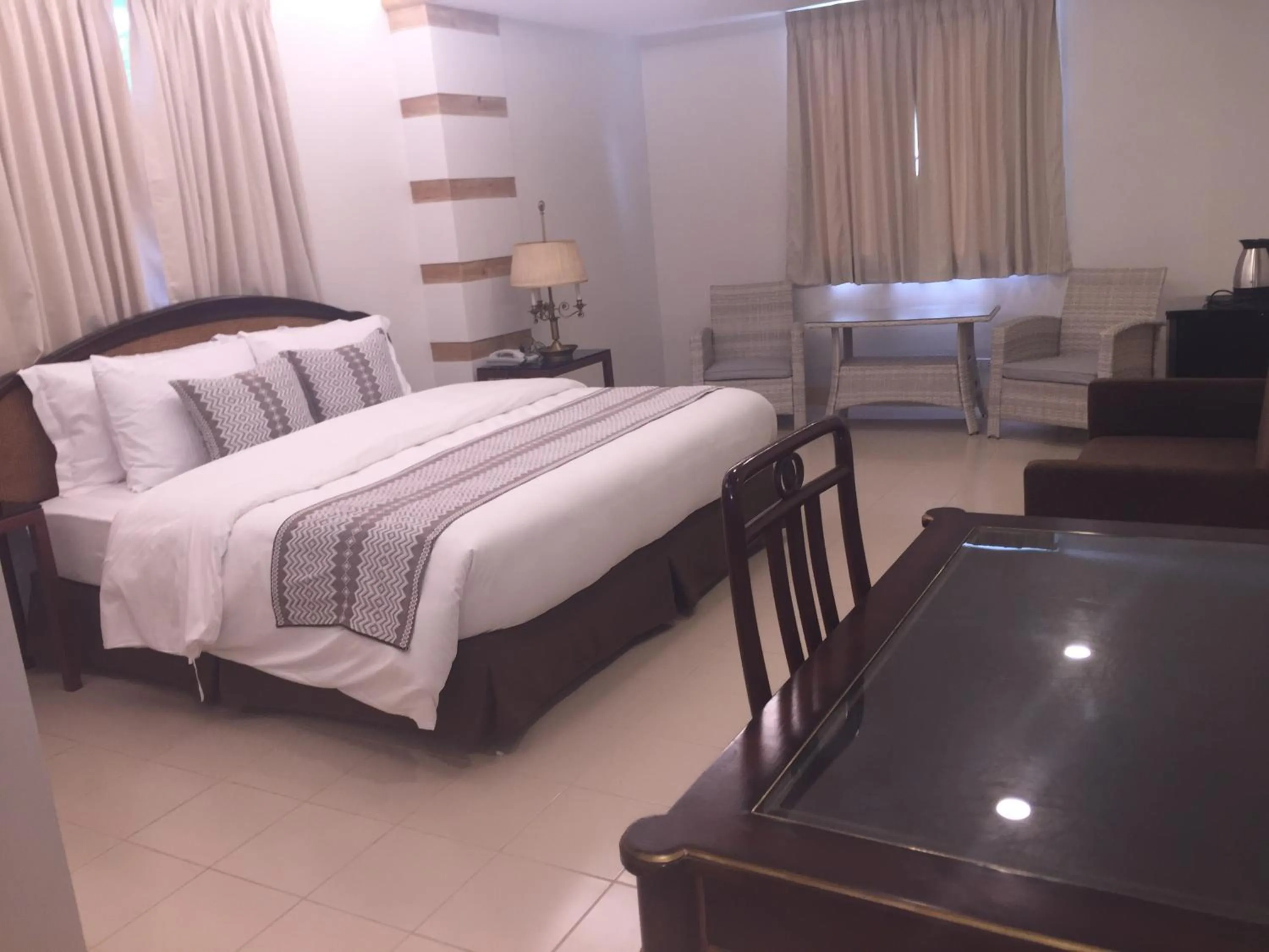 Bedroom, Bed in Metro Vigan Inn