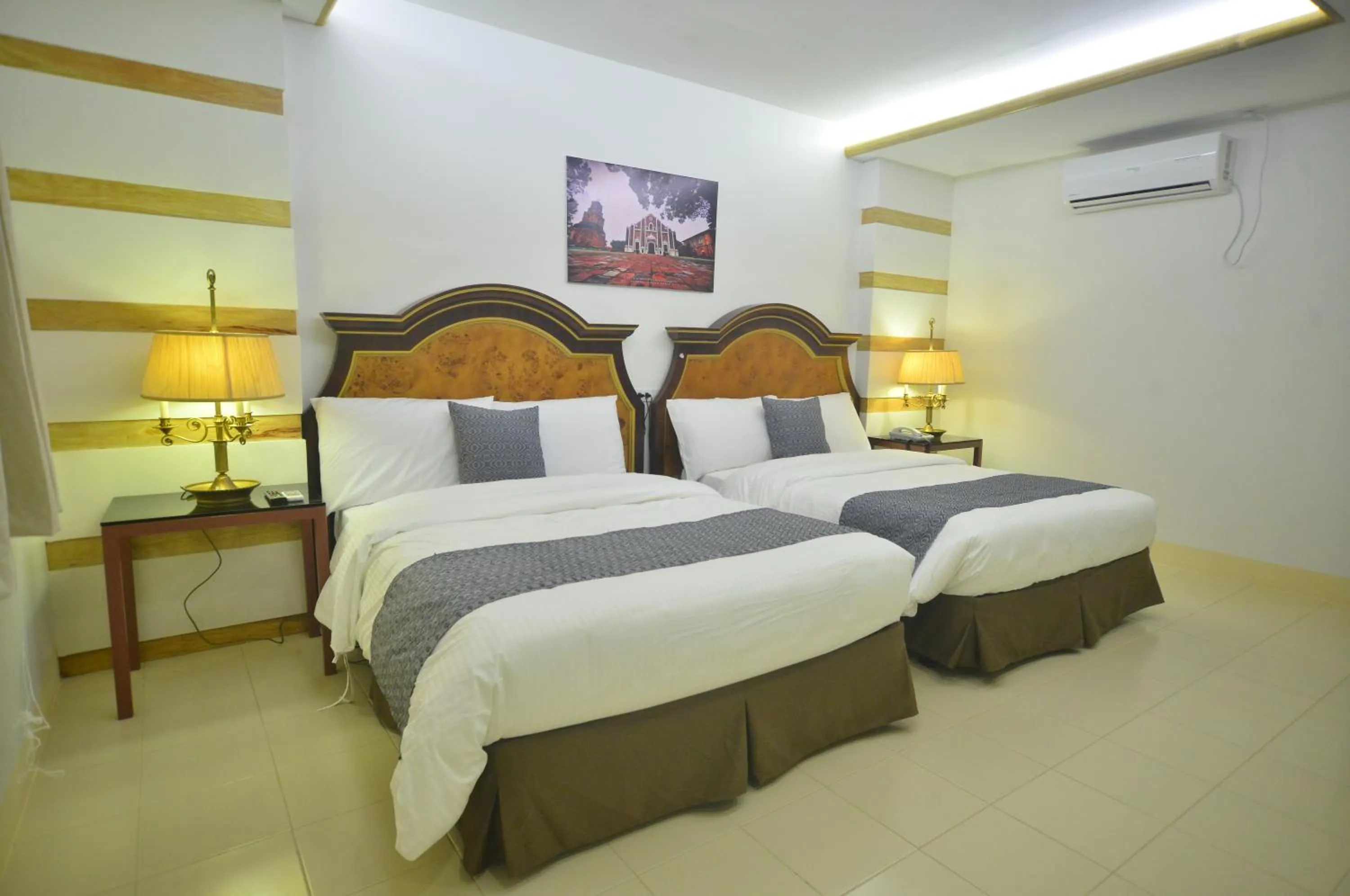 Bedroom, Bed in Metro Vigan Inn