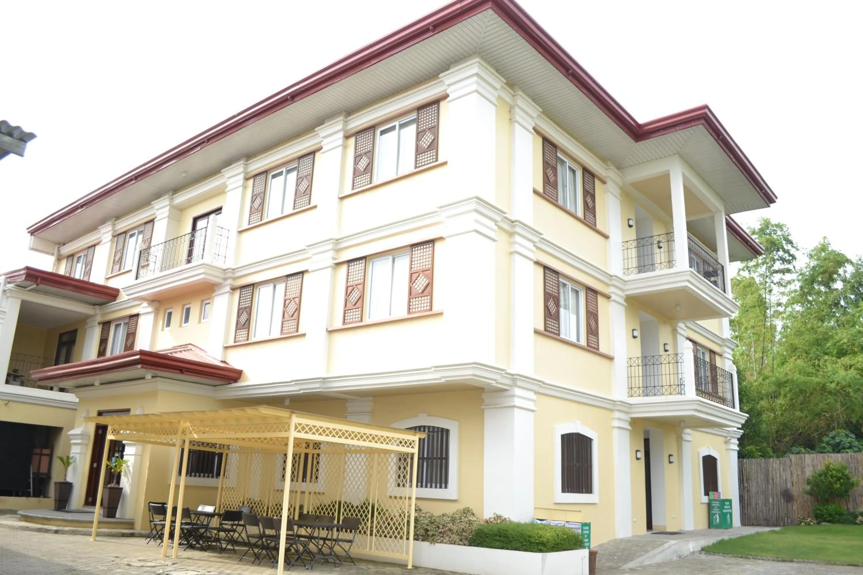Property building in Metro Vigan Inn