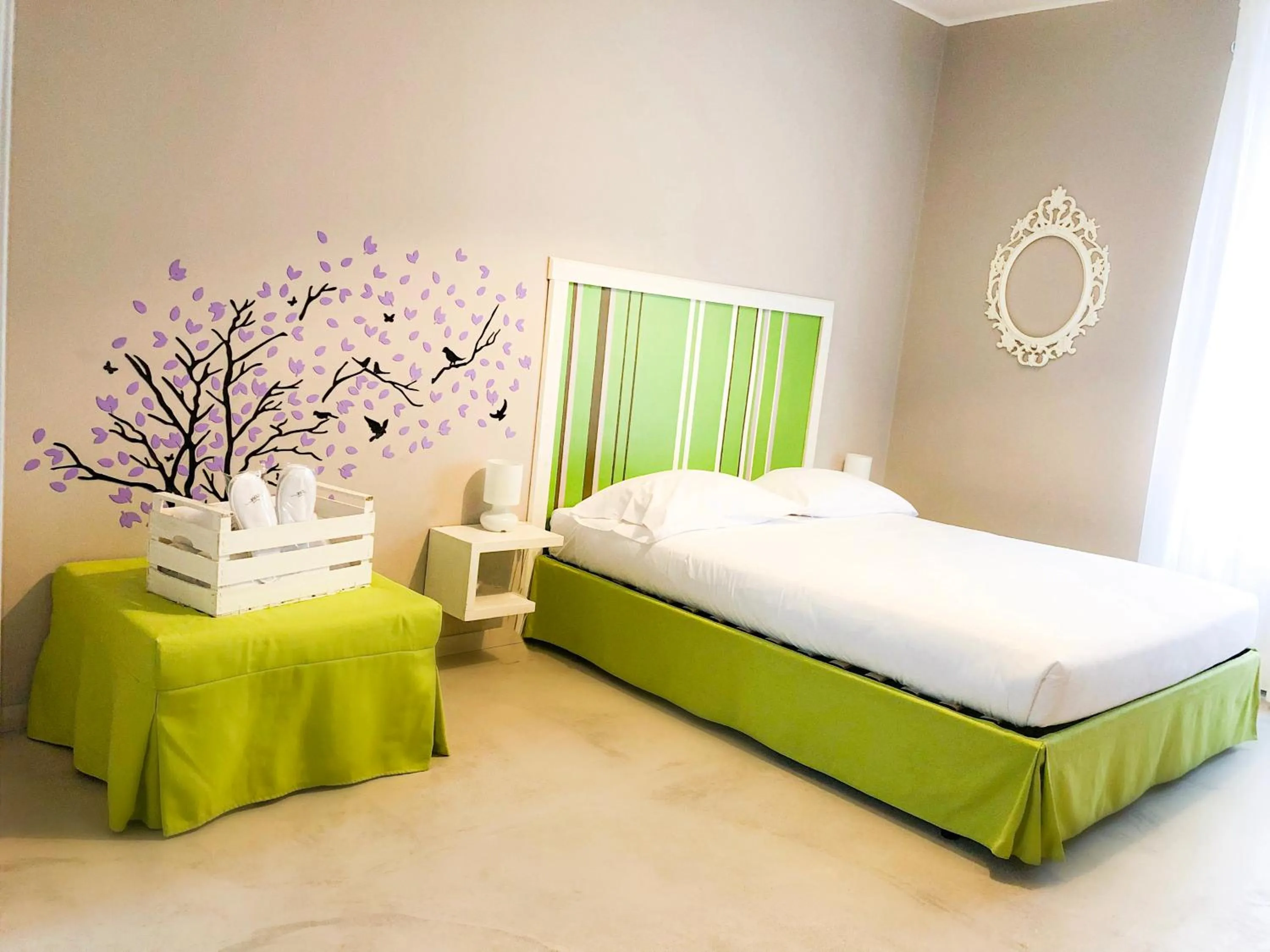 Decorative detail, Bed in Myricae