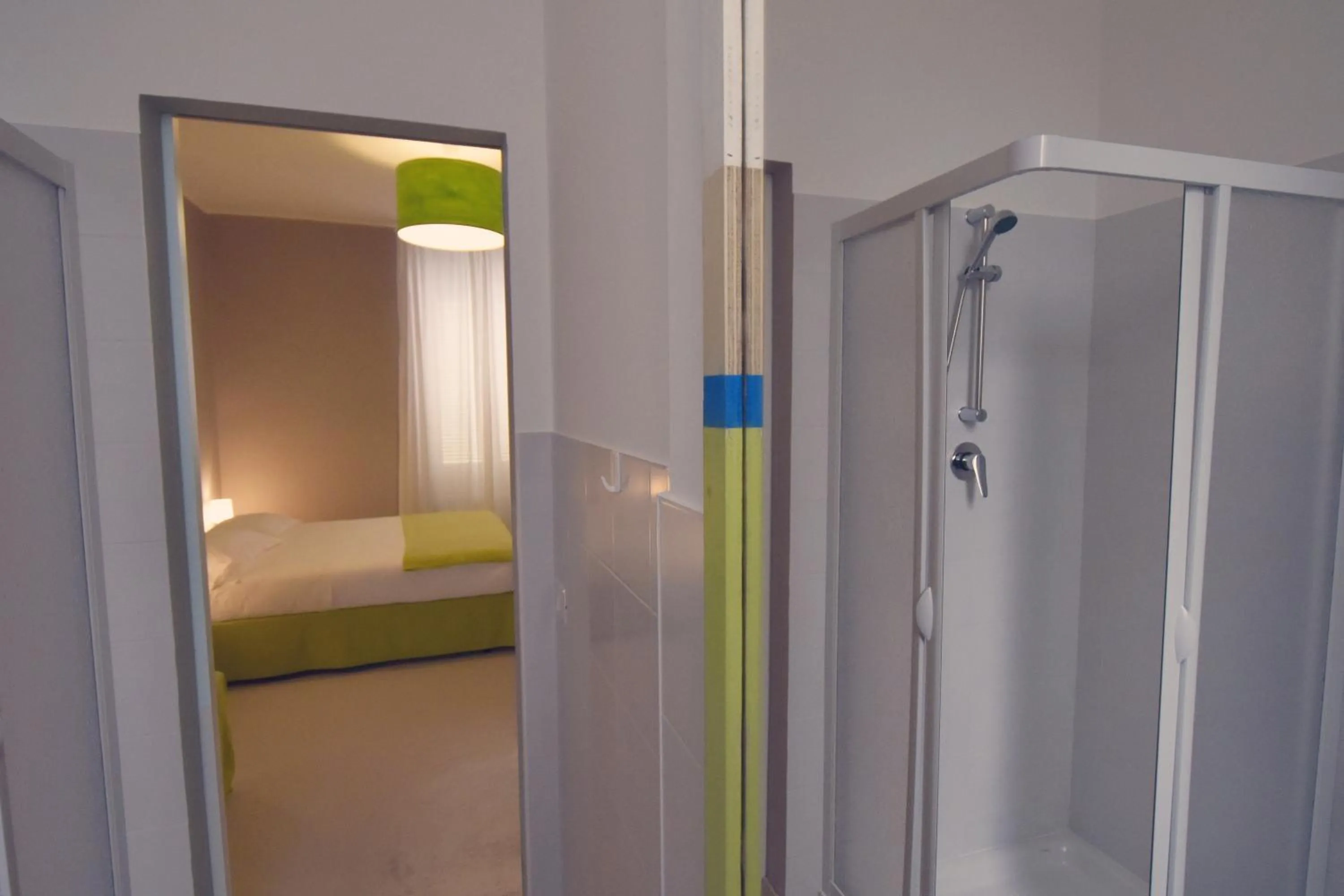 Shower, Bed in Myricae