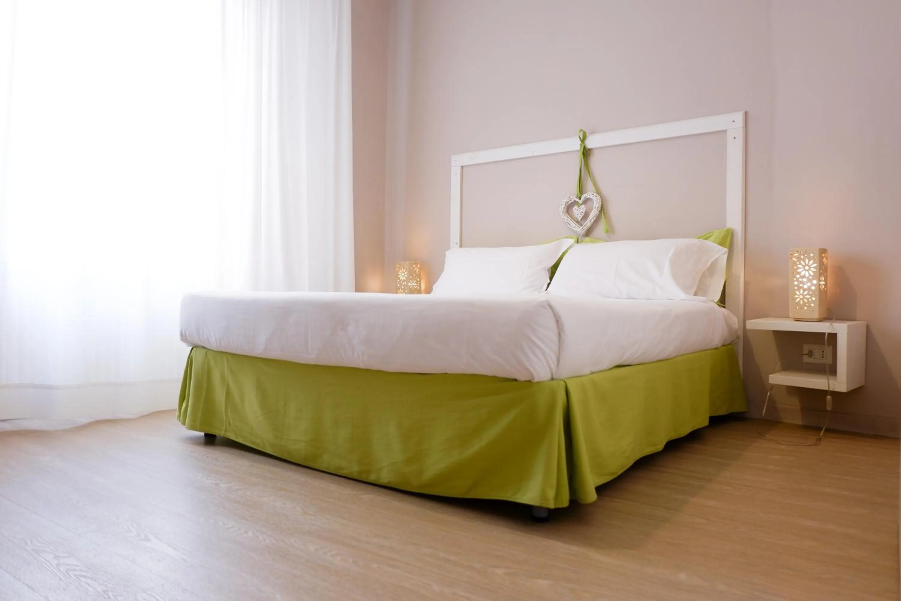 Bedroom, Bed in Myricae