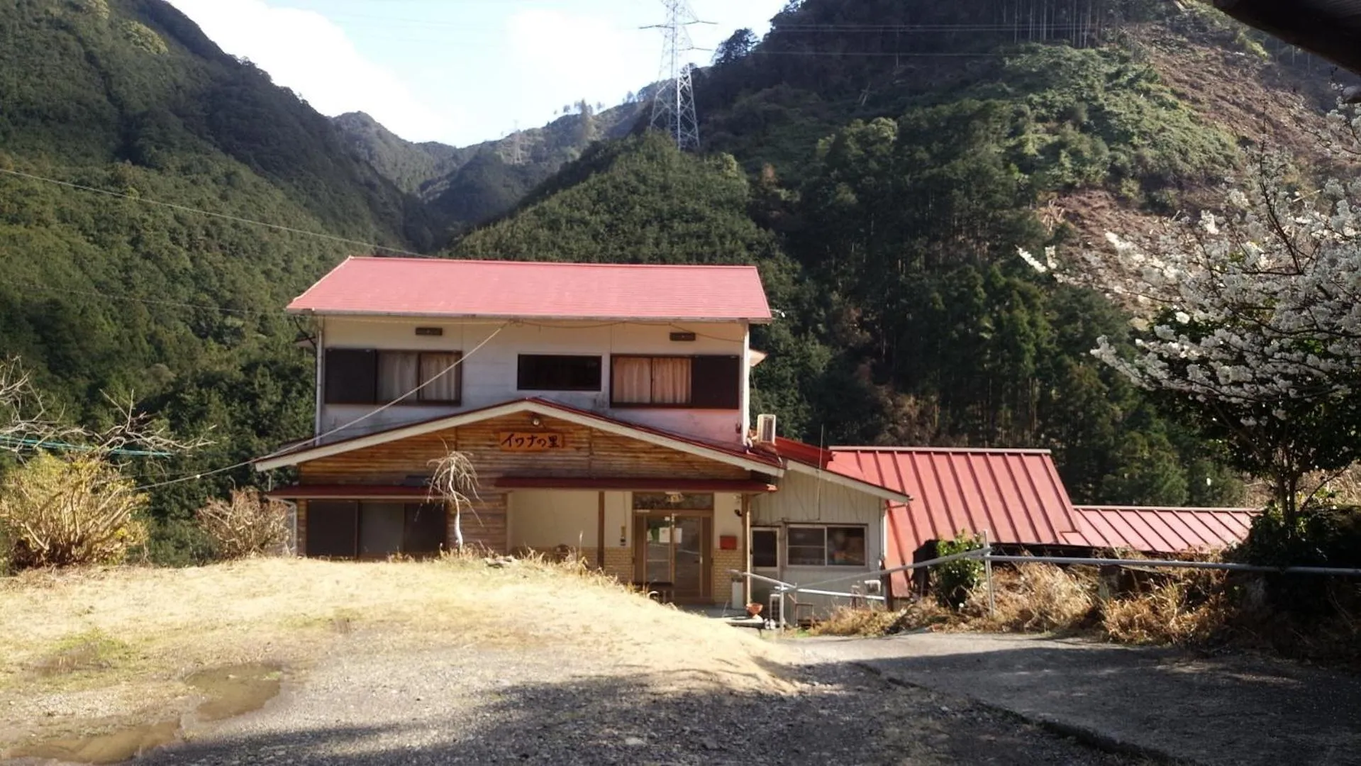 Facade/entrance in Minshuku Iwana no Sato