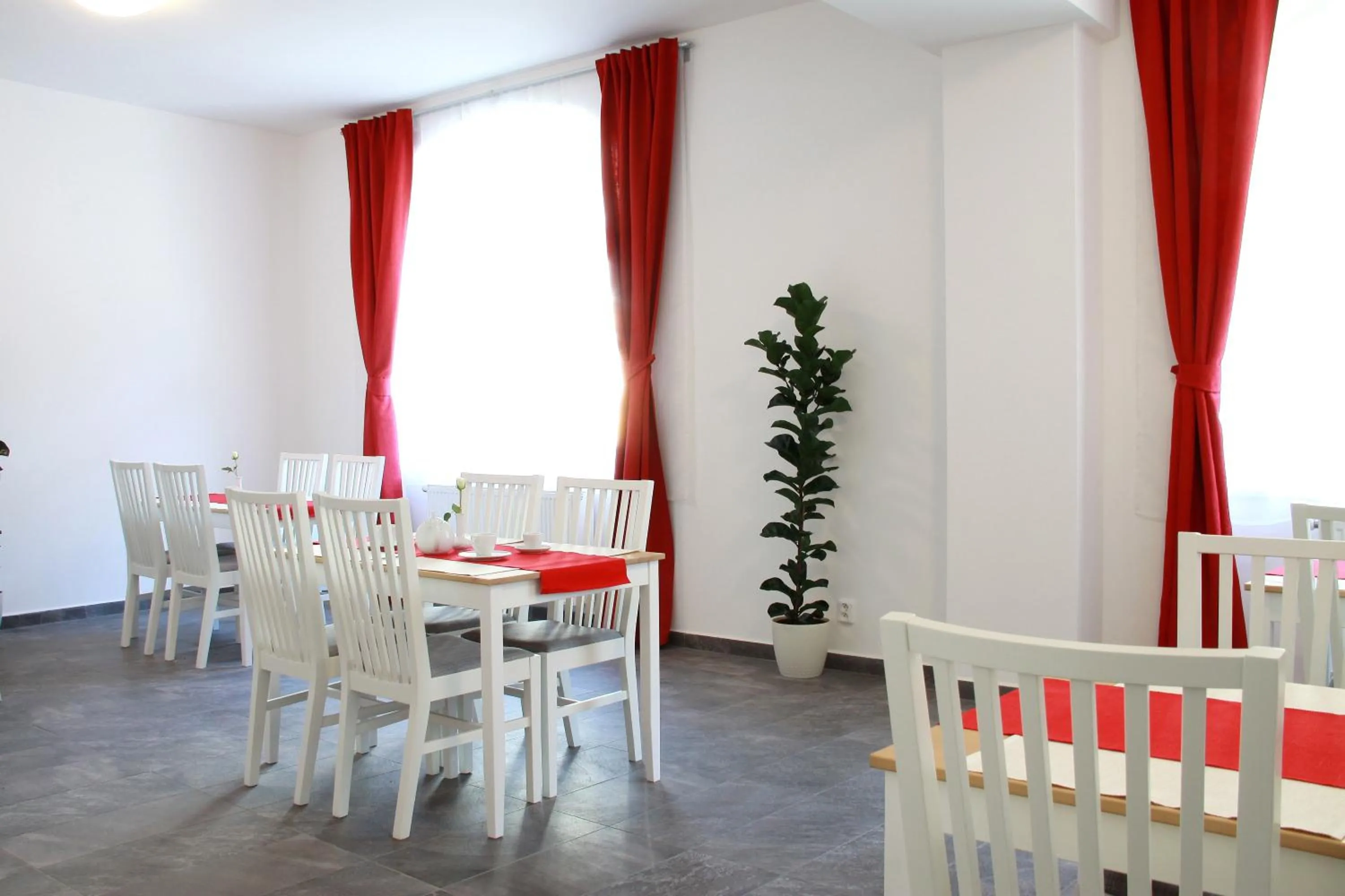 Restaurant/places to eat in Hotel Vera