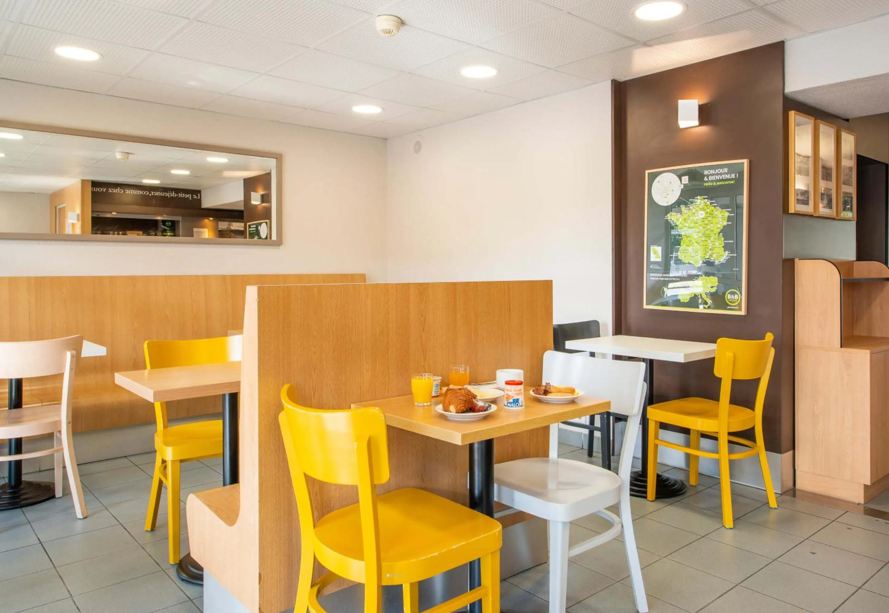 Breakfast in B&B HOTEL Nantes Parc Expos La Beaujoire