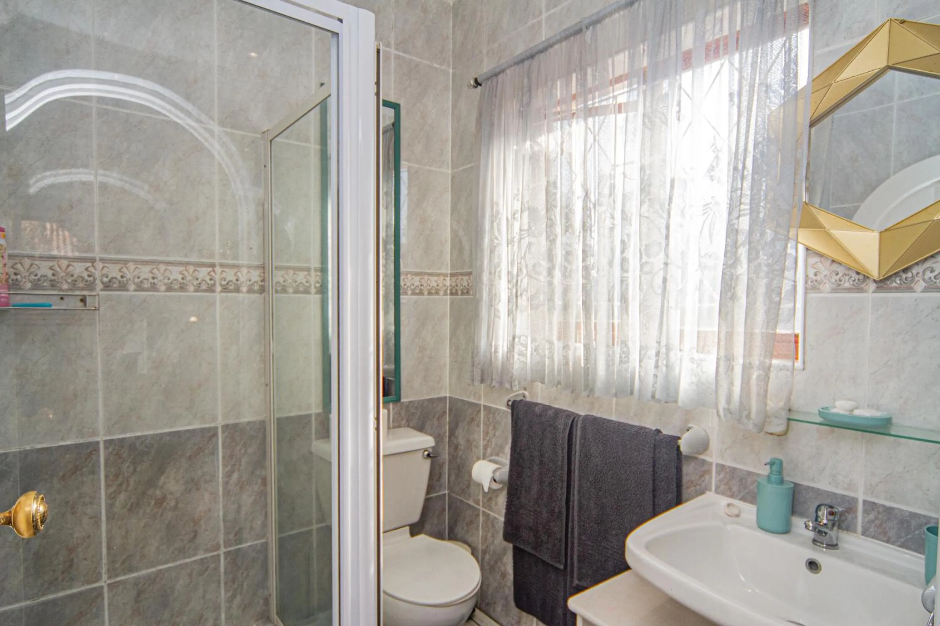 Shower in La Loggia Bed and Breakfast