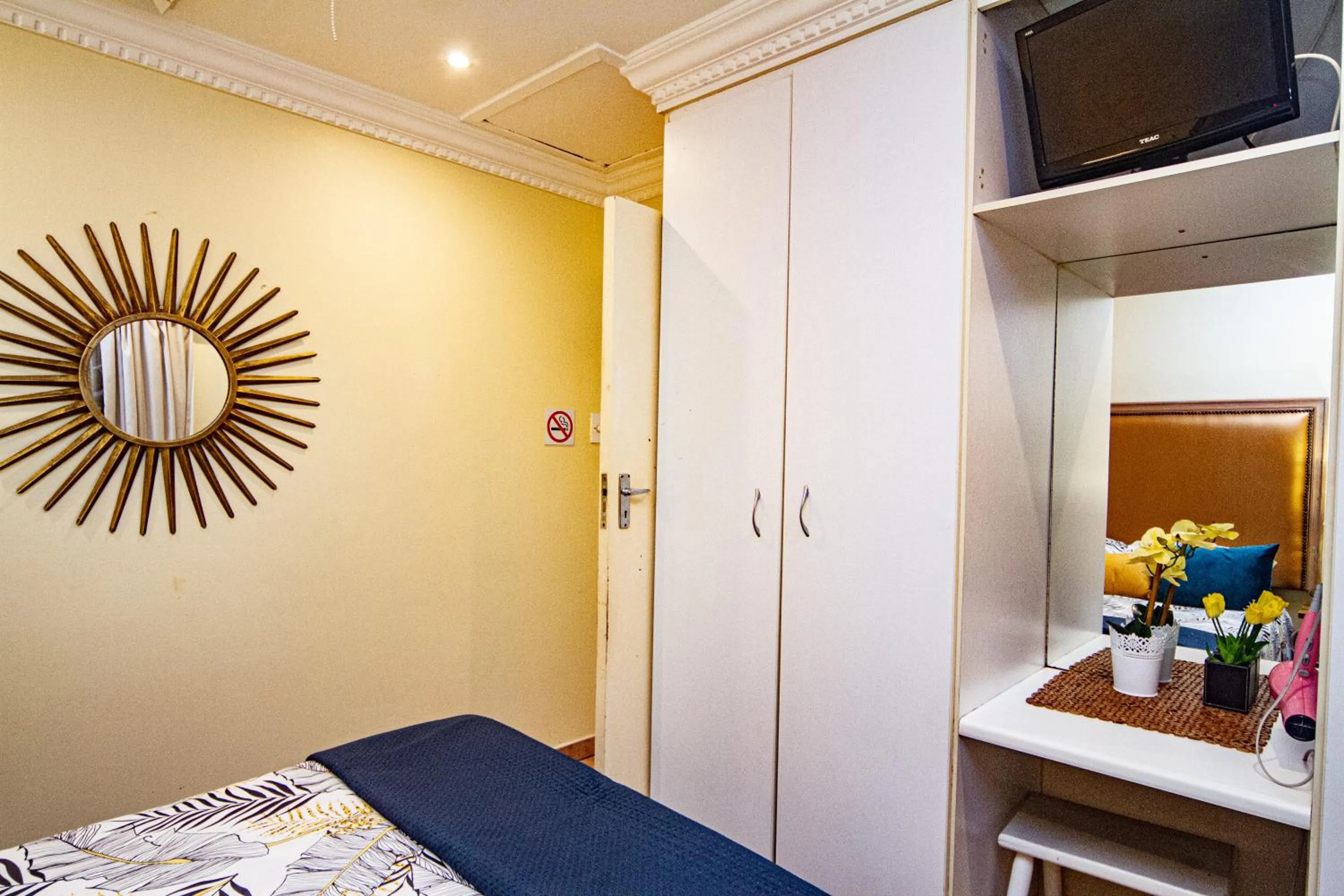 wardrobe, Bed in La Loggia Bed and Breakfast