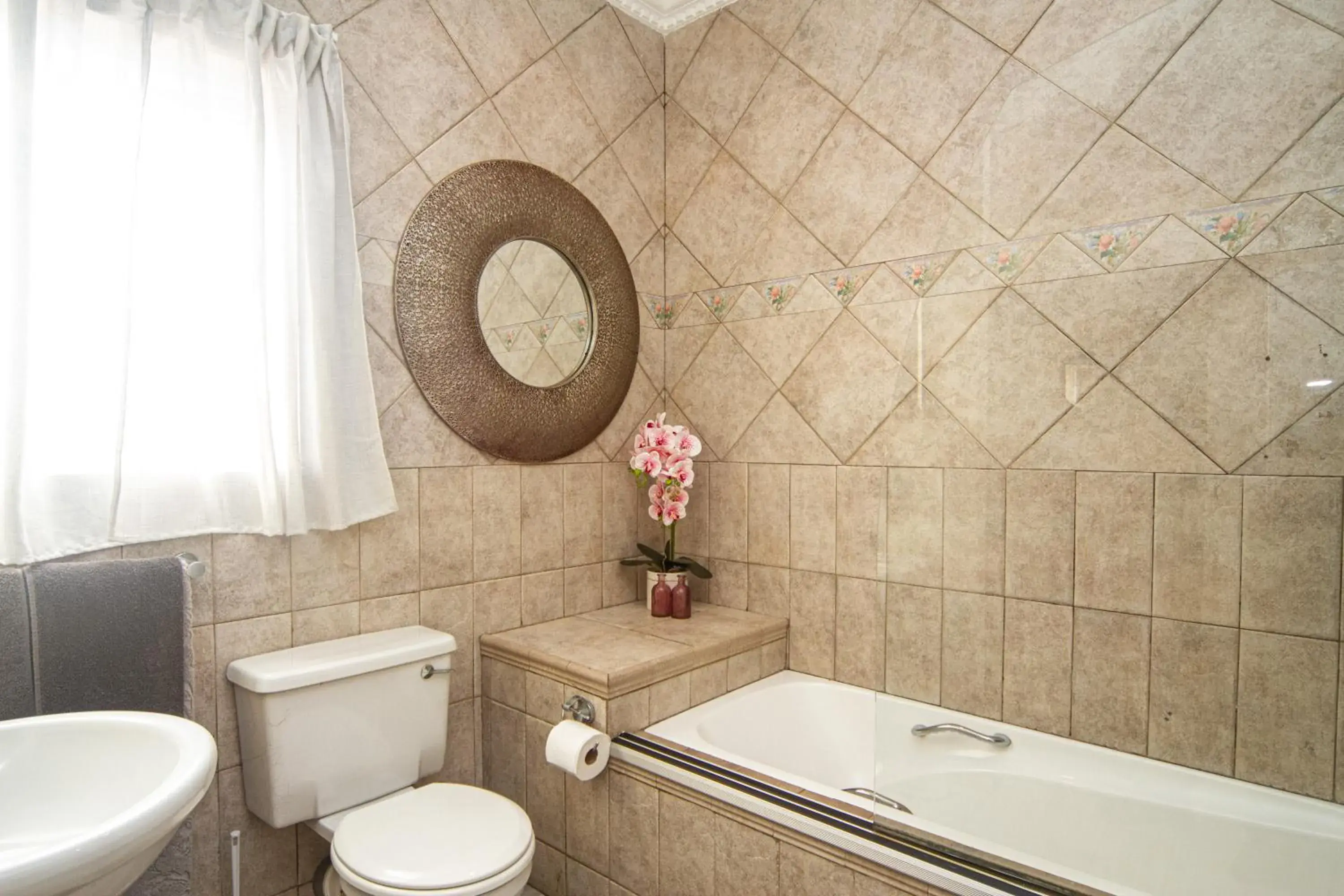 Budget Double Room - single occupancy in La Loggia Bed and Breakfast Budget Double Room - single occupancy in La Loggia Bed and Breakfast