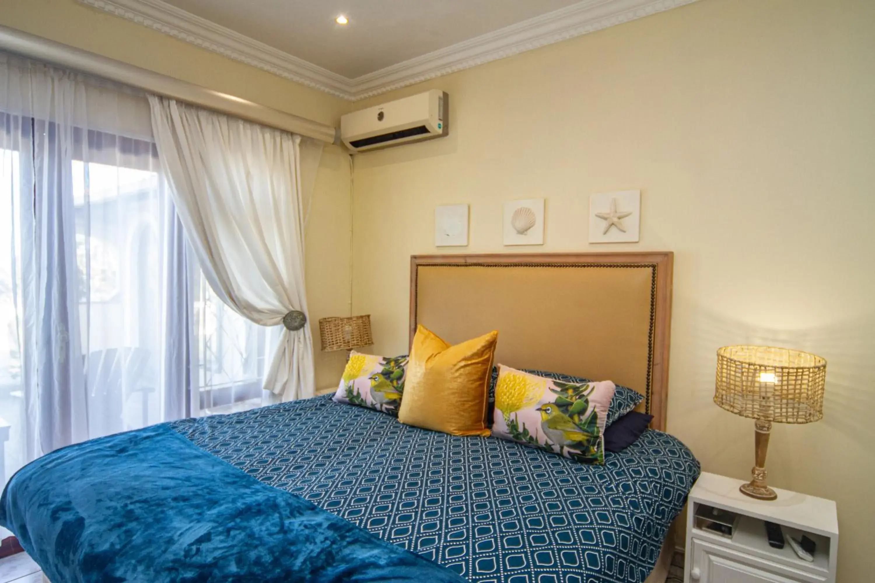 Double Room with Sea View - single occupancy in La Loggia Bed and Breakfast Double Room with Sea View - single occupancy in La Loggia Bed and Breakfast