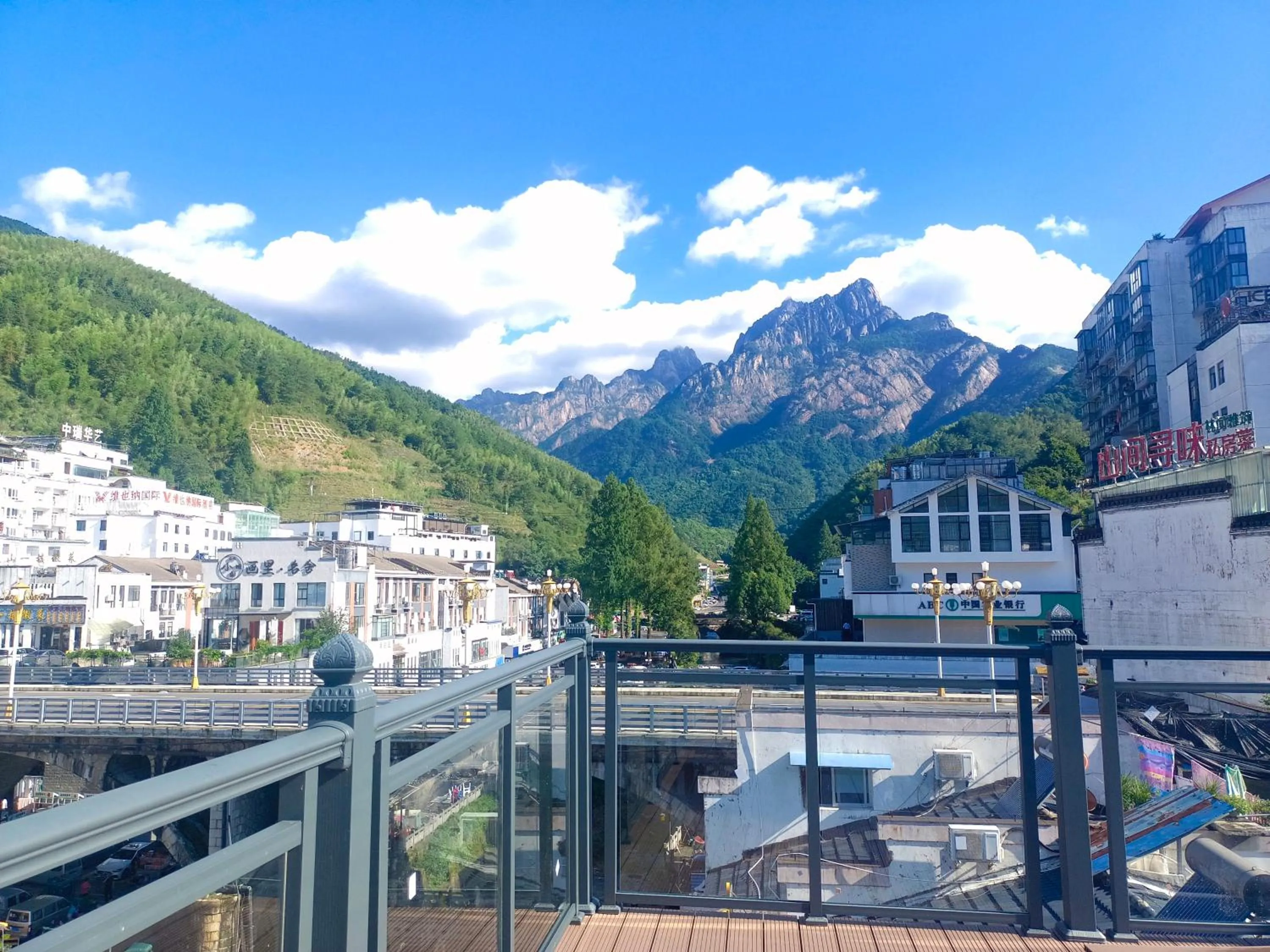 Property building in Huang Mountain Wangfeng Hotel