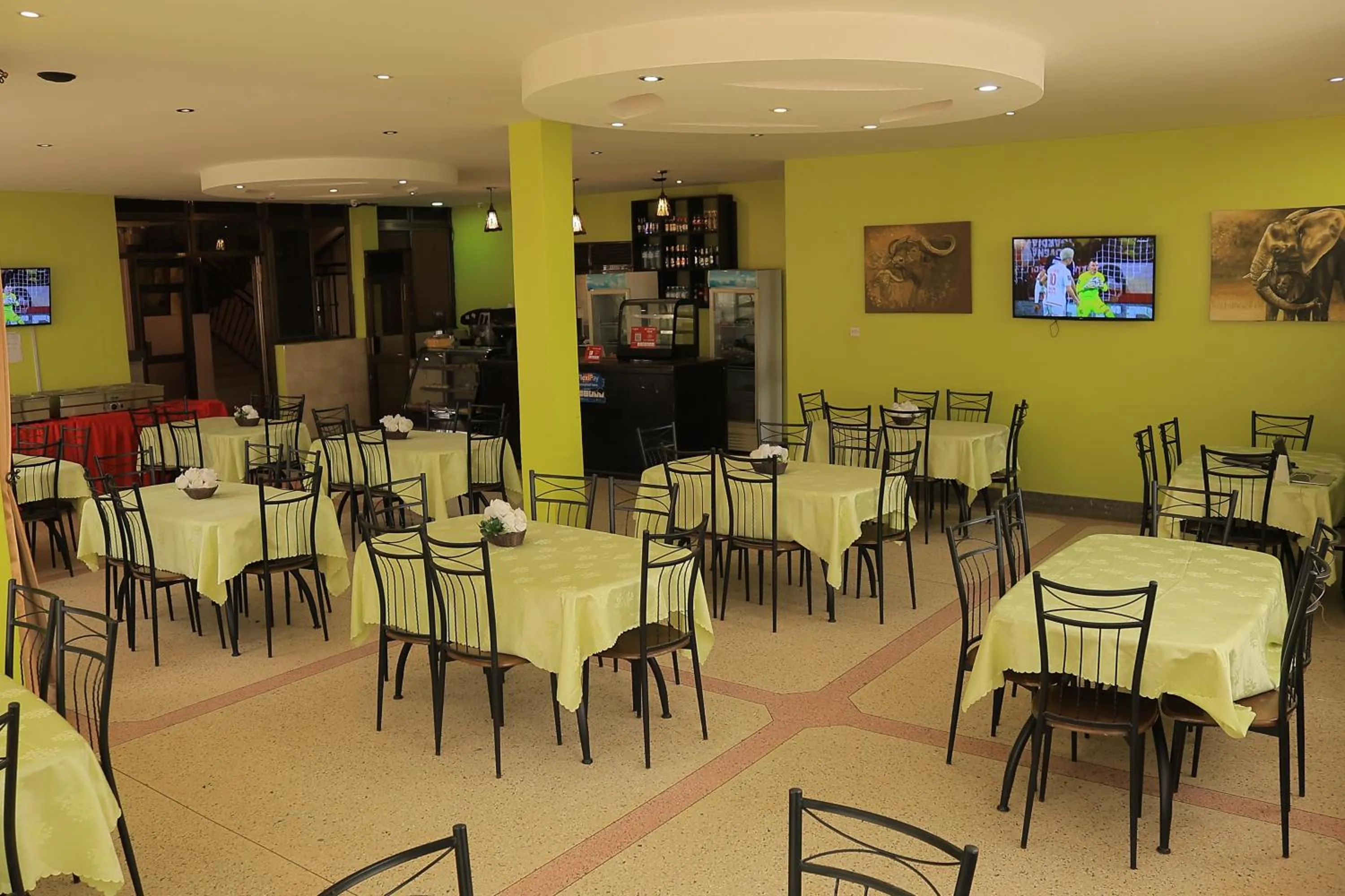 Restaurant/places to eat in Reinah Tourist Hotel