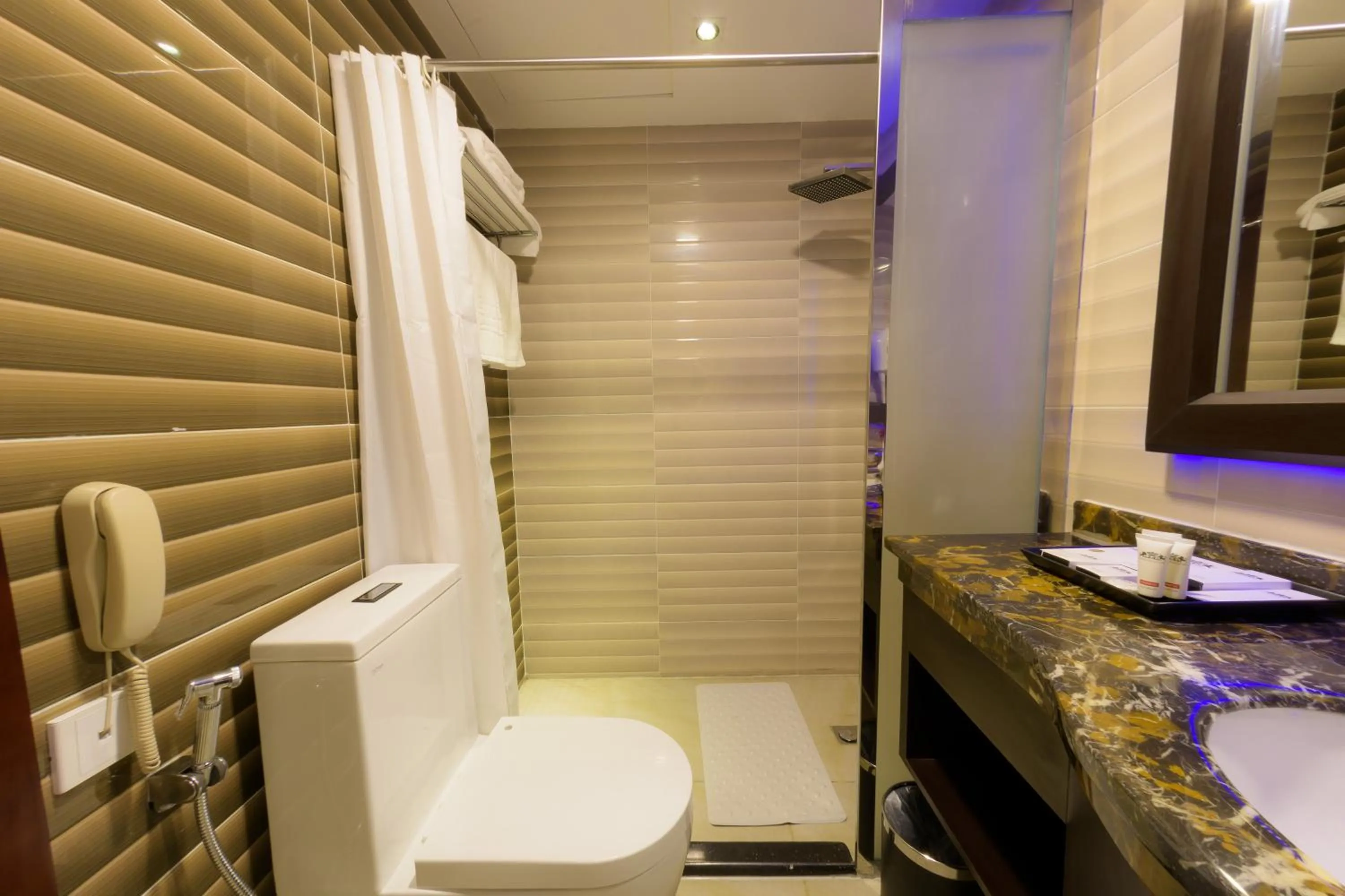 Bathroom in National Park Hotel