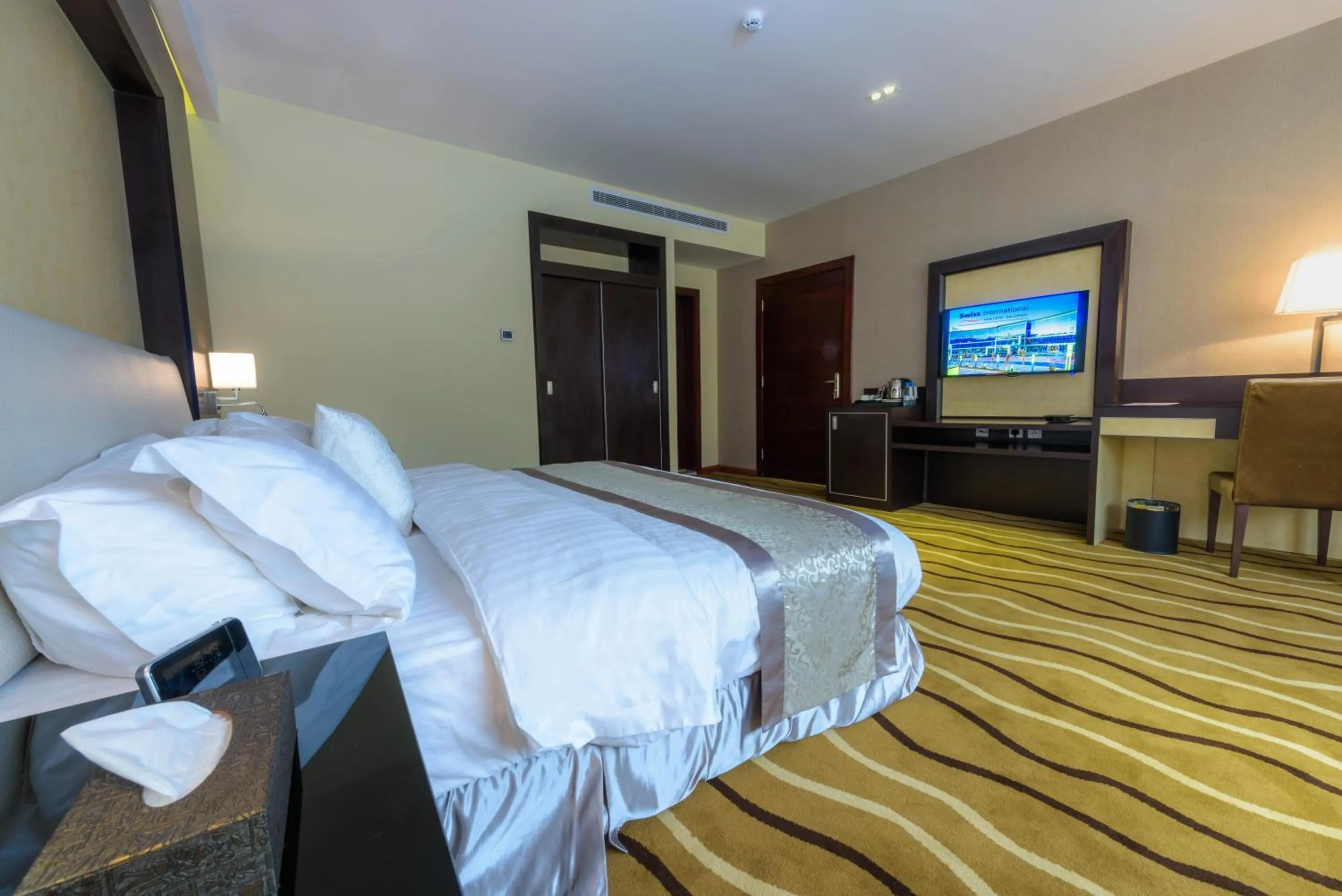 Photo of the whole room, Bed in National Park Hotel