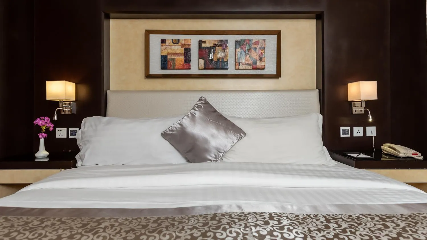 Bed in National Park Hotel