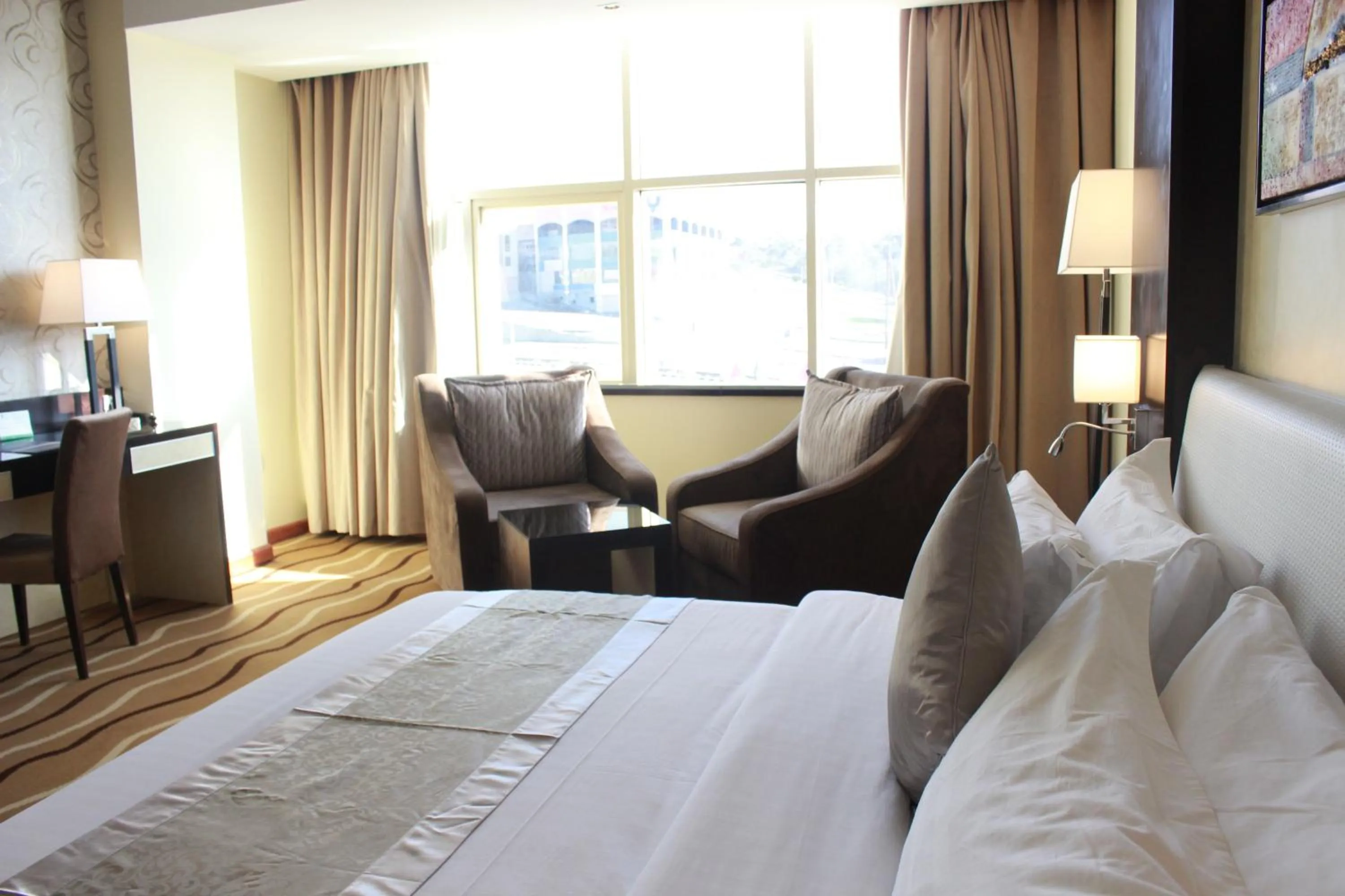 Property building, Bed in National Park Hotel