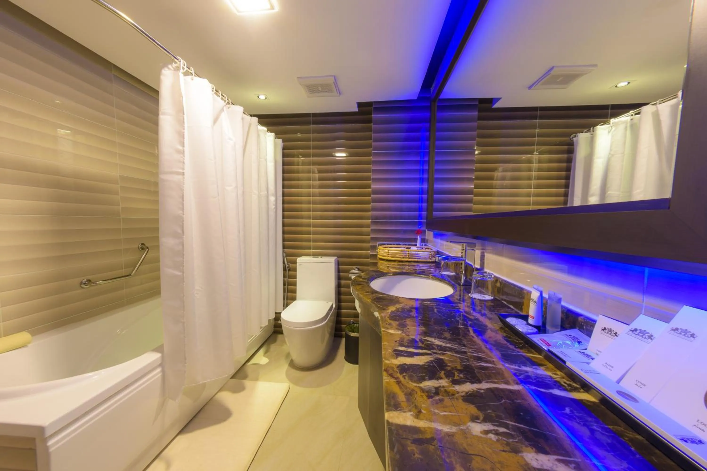 Bathroom in National Park Hotel