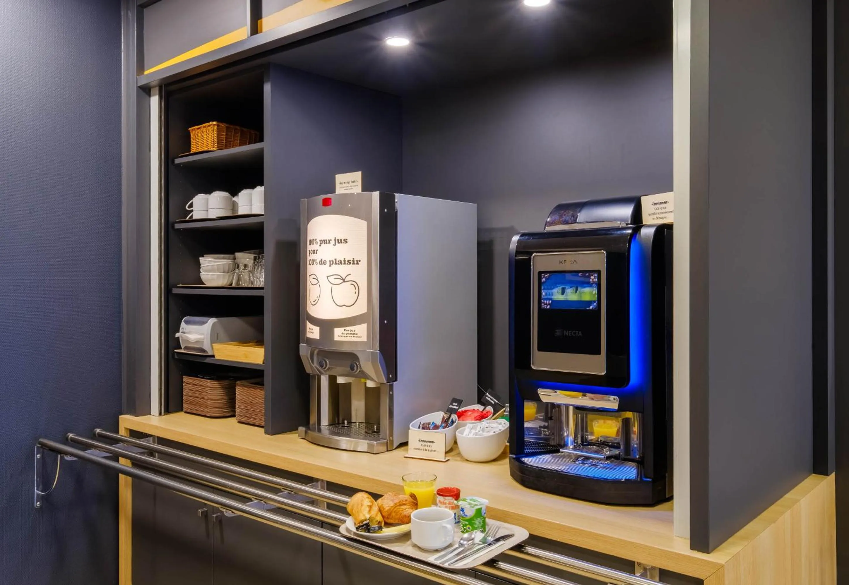 Buffet breakfast in B&B HOTEL FREJUS Puget-sur-Argens