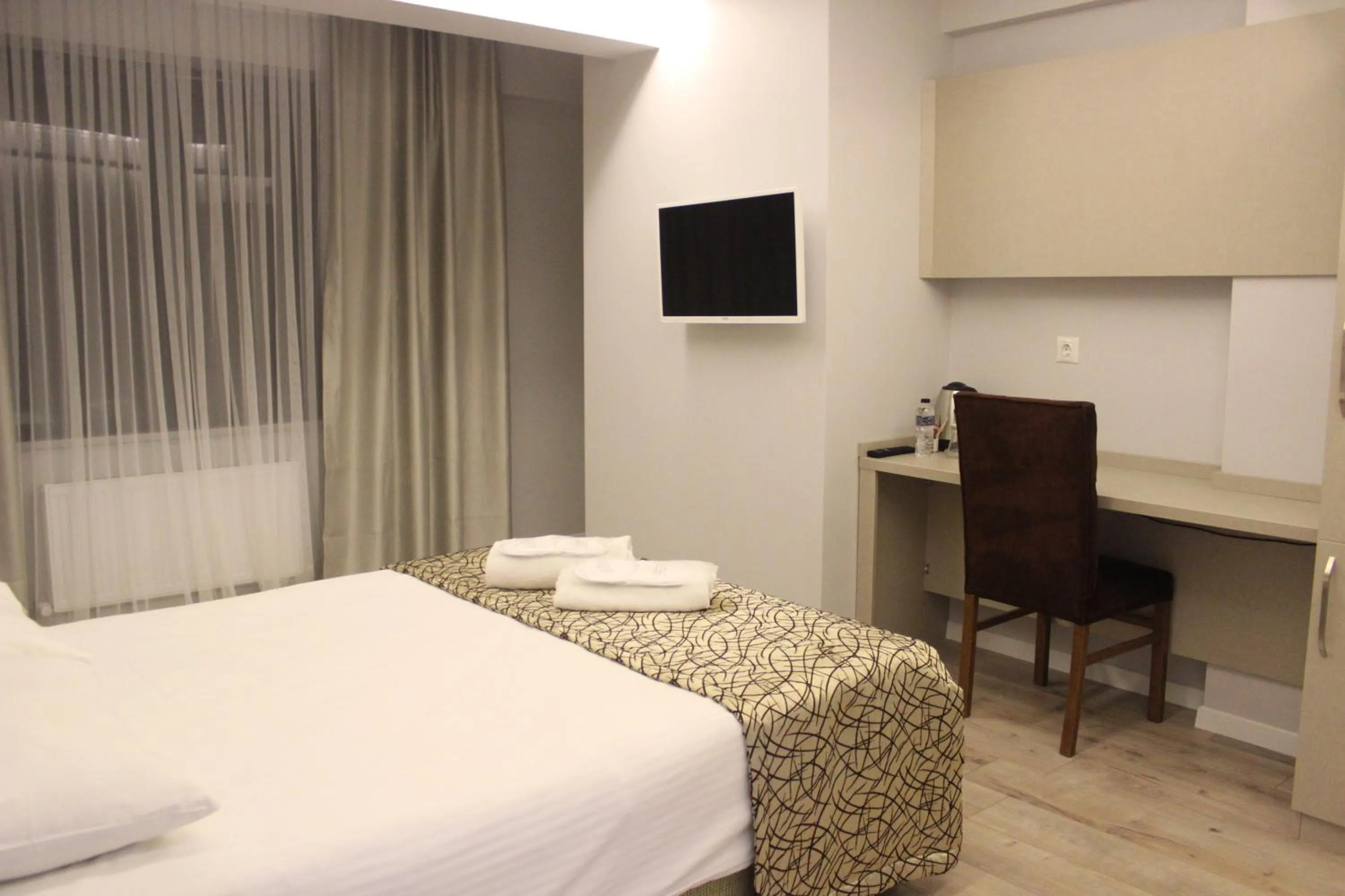 Bed in The Corner Inn Hotels By Suit