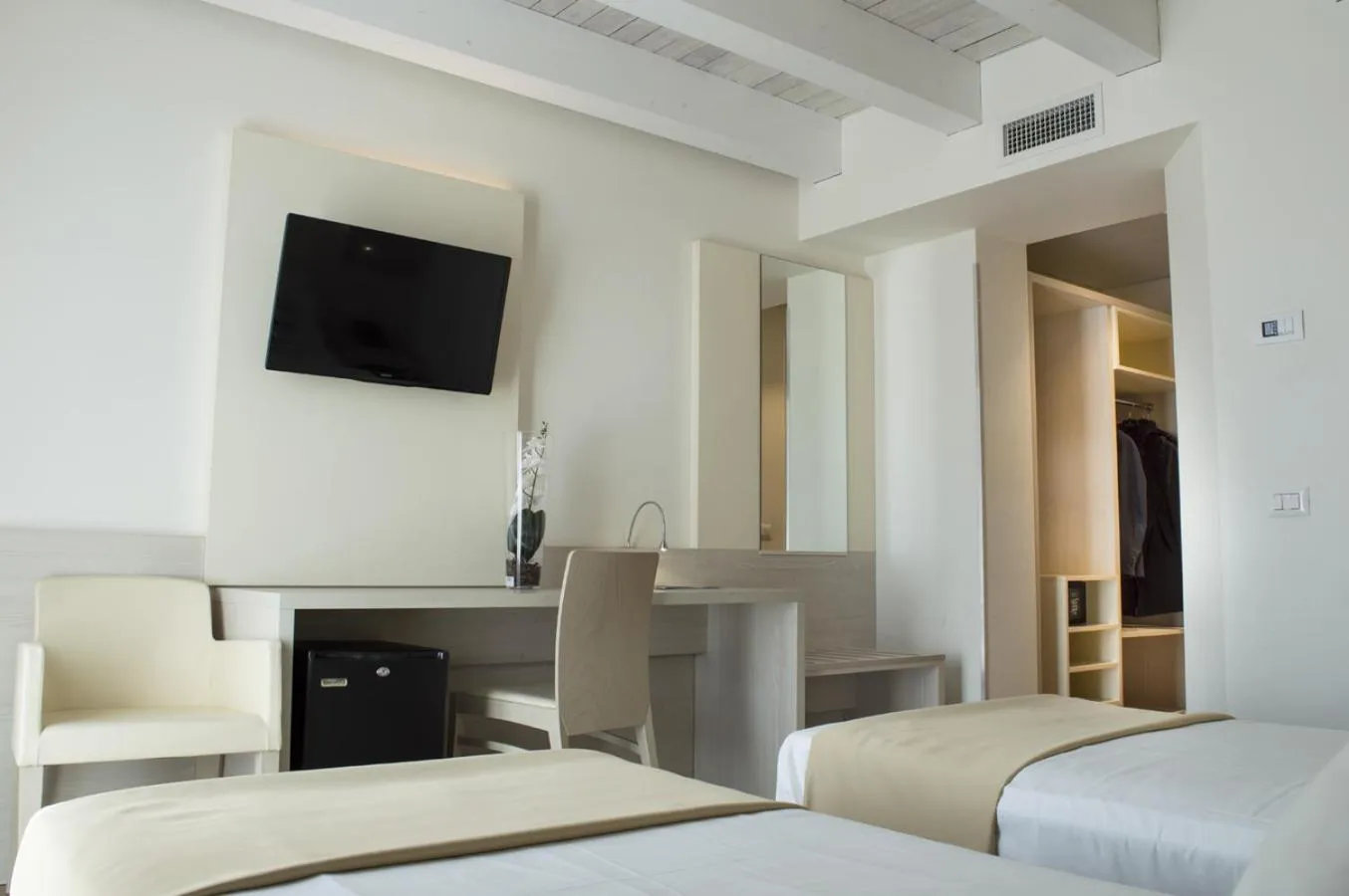 Bedroom, Bed in Hotel Alexander