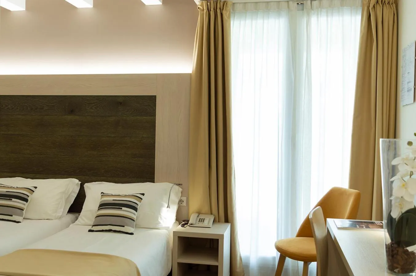 Bedroom, Bed in Hotel Alexander