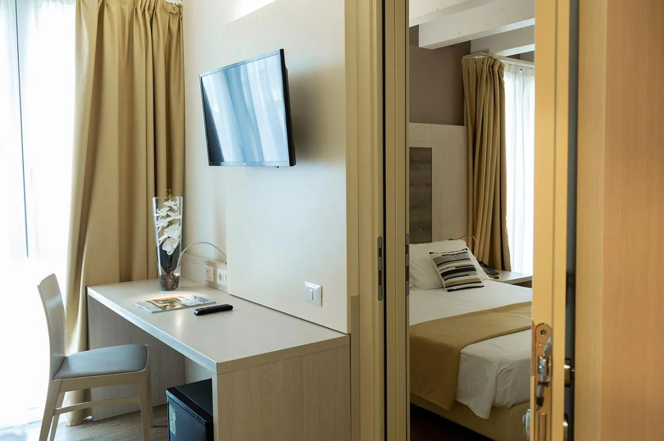 Bedroom, Bed in Hotel Alexander