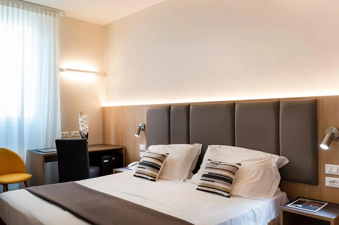 Bedroom, Bed in Hotel Alexander