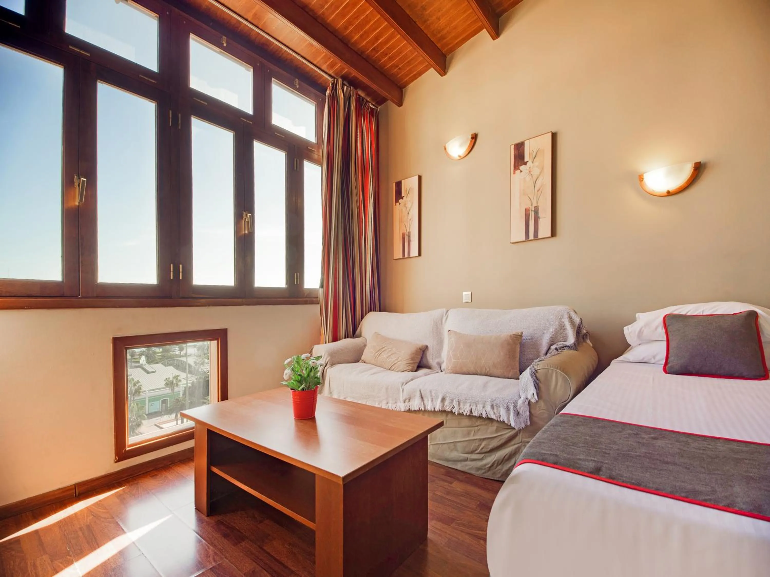 Living room, Bed in Miami Santa Catalina