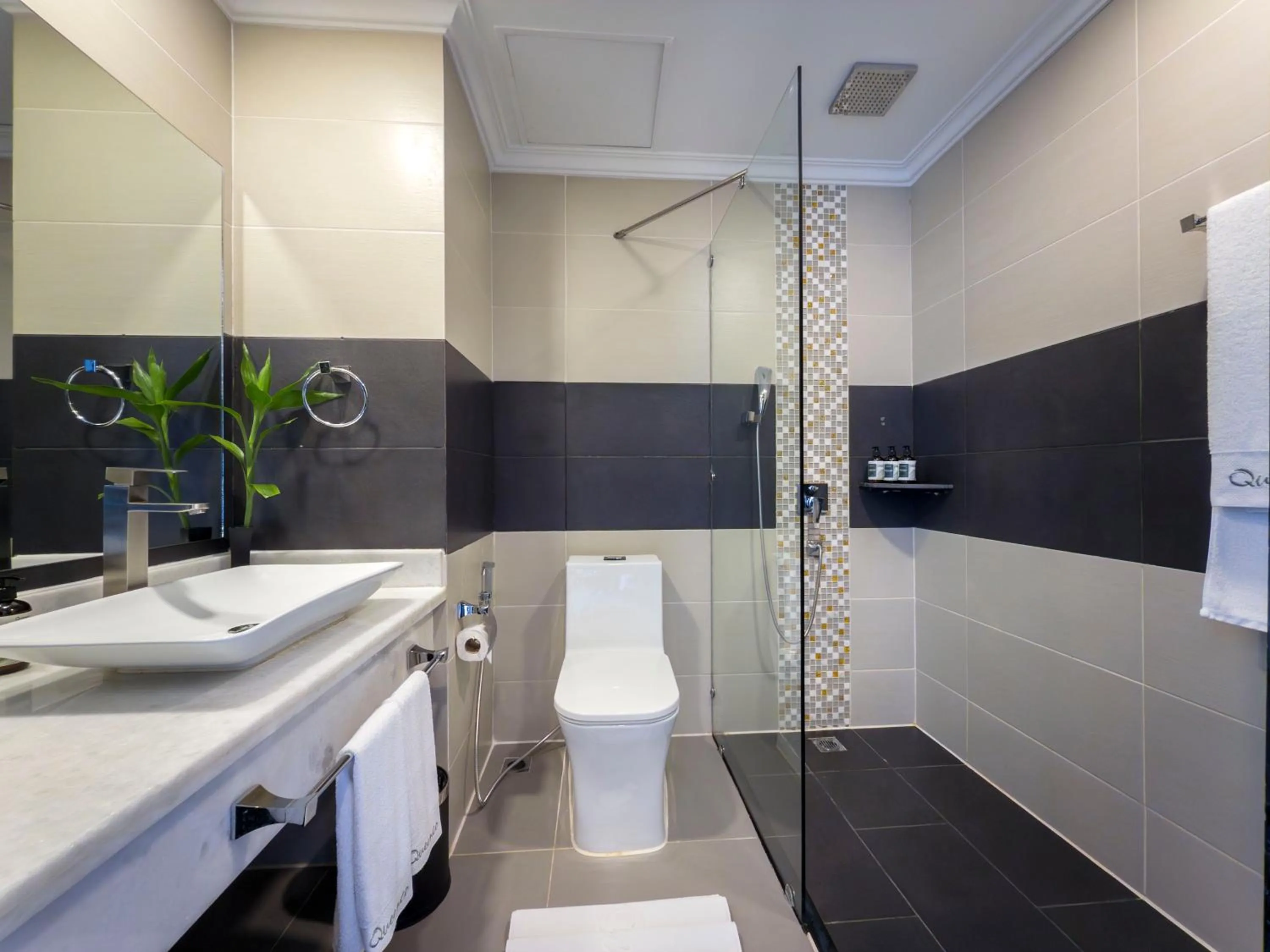 Shower in Queenco Entertainment Resort