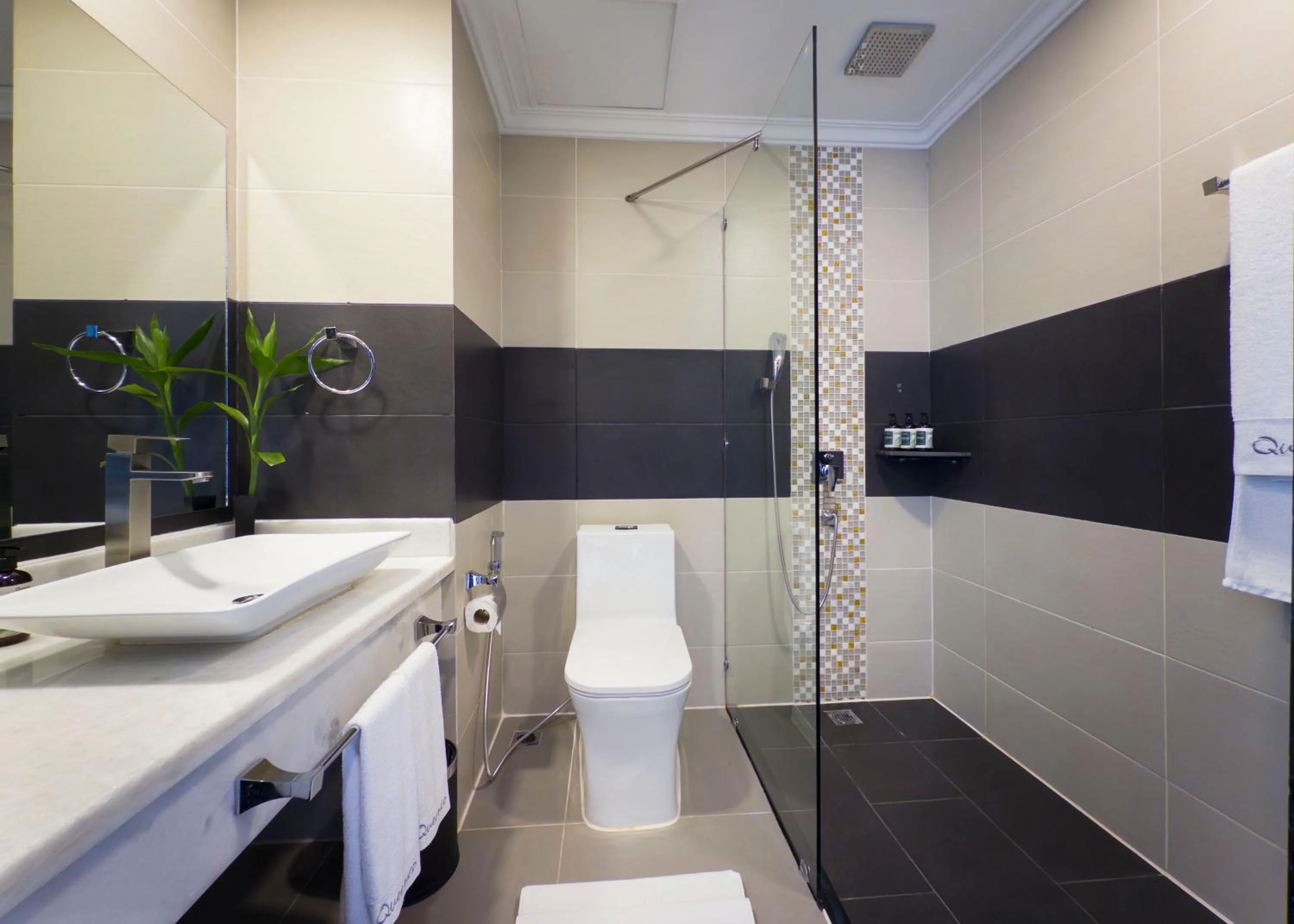 Shower in Queenco Entertainment Resort