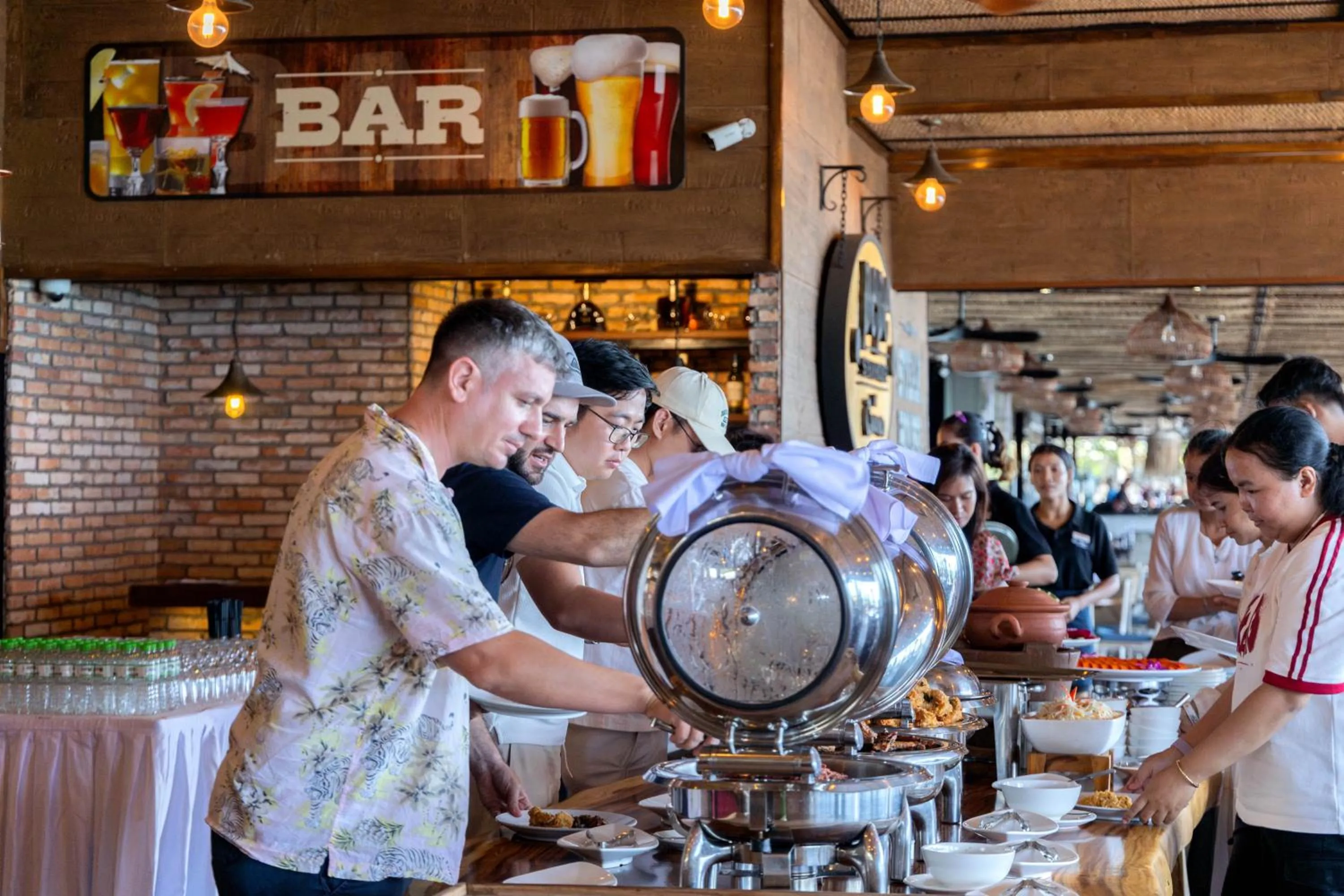 Restaurant/places to eat in Queenco Hotel & Casino