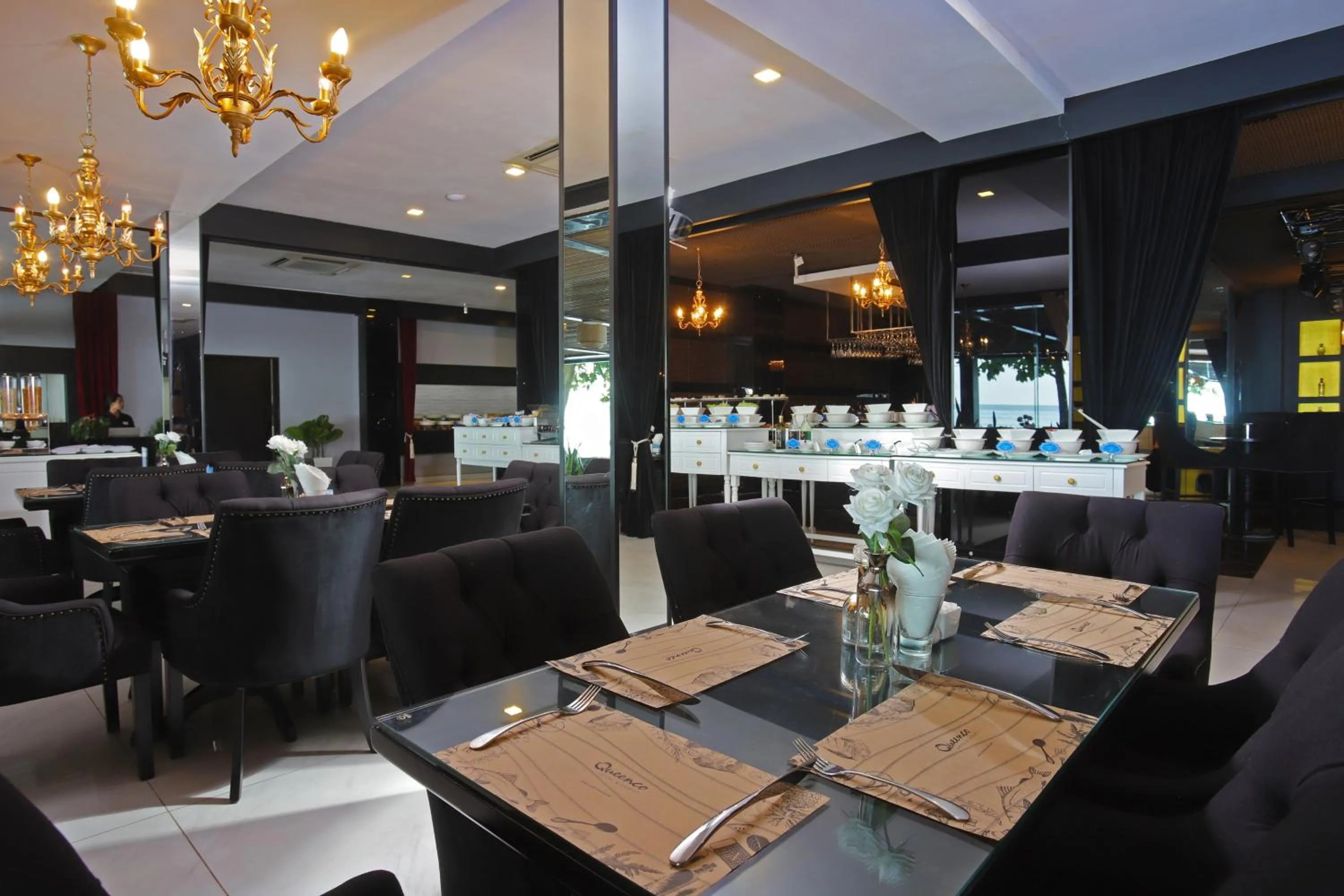 Restaurant/places to eat in Queenco Hotel & Casino