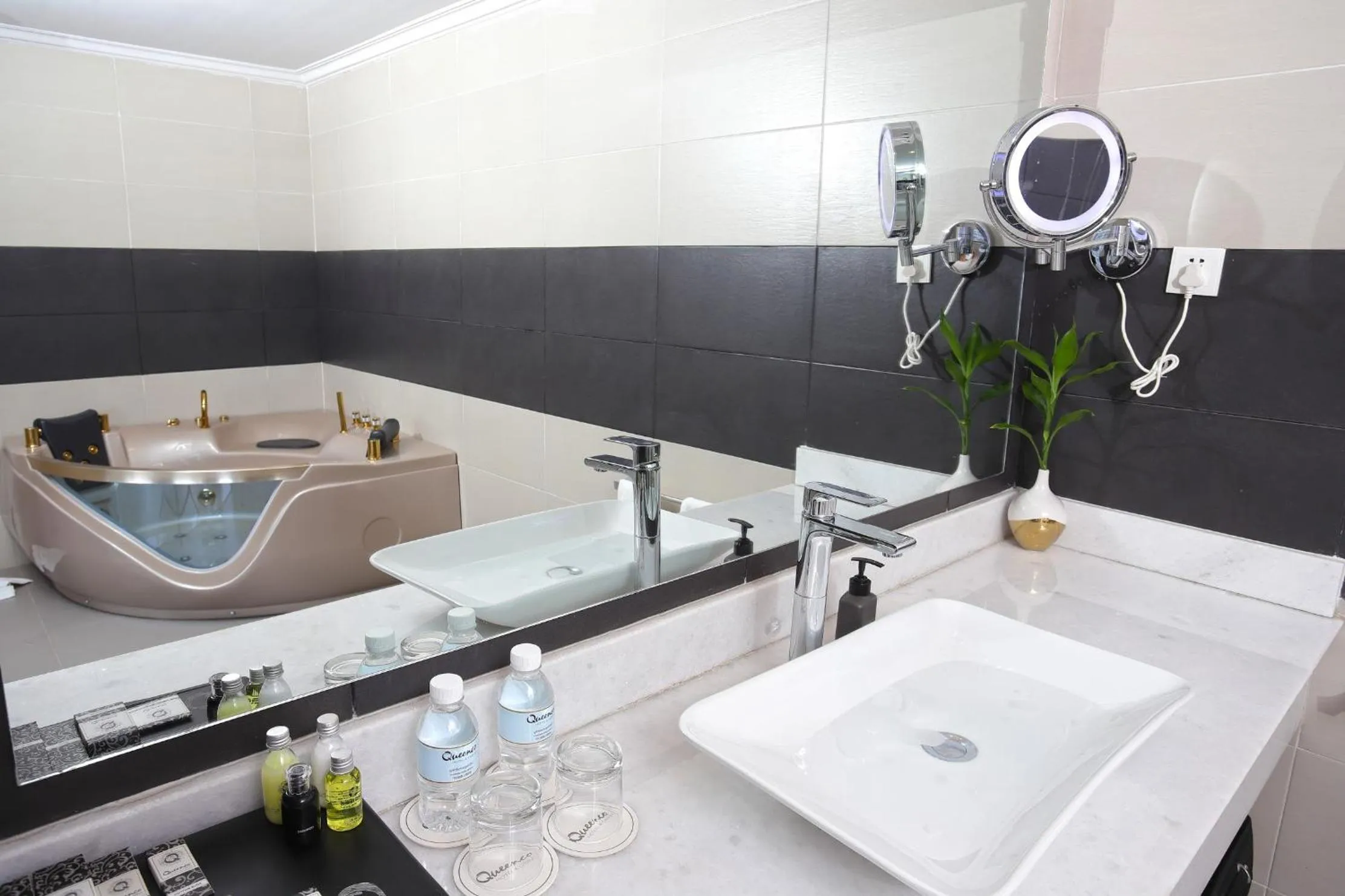 Toilet in Queenco Hotel & Casino