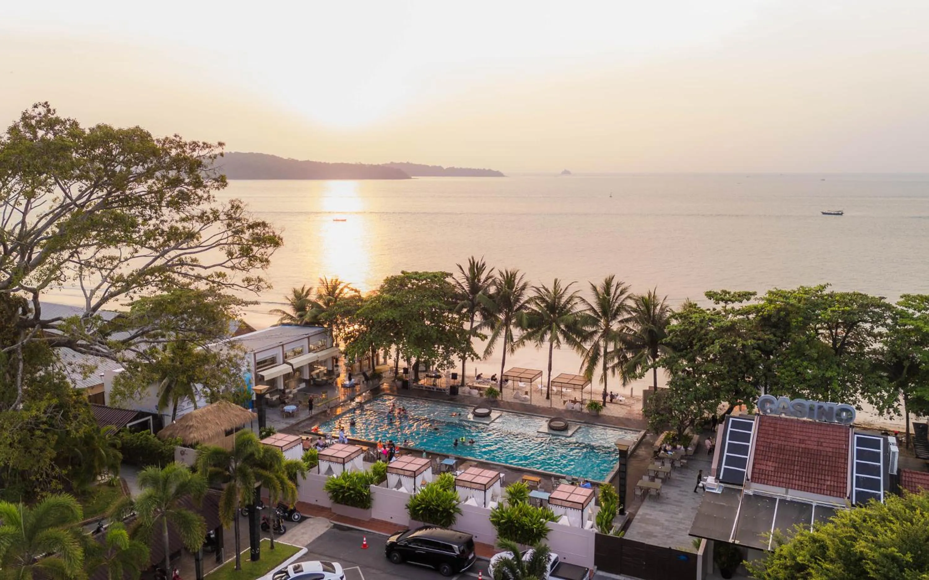 Swimming pool in Queenco Hotel & Casino