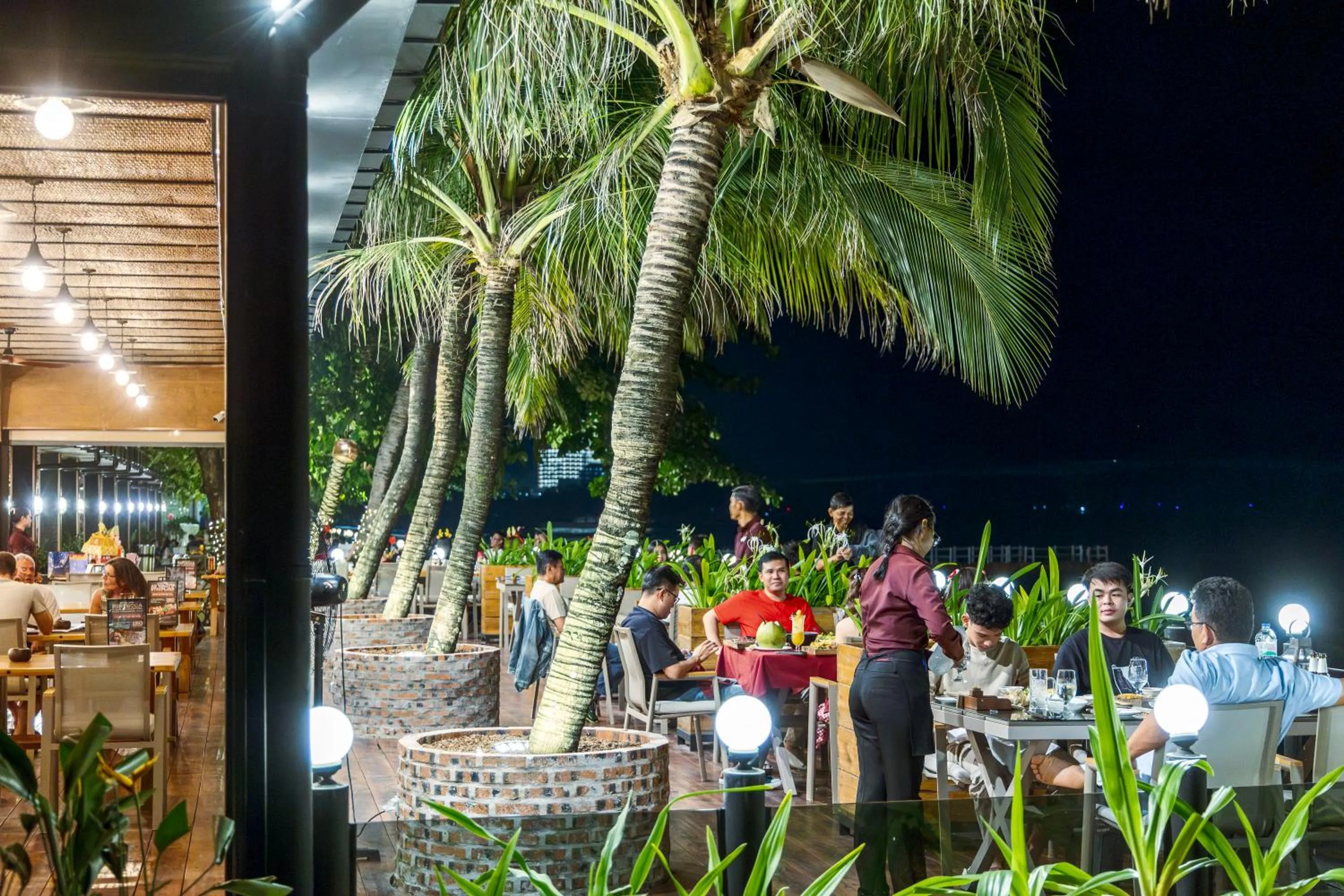 Restaurant/places to eat in Queenco Hotel & Casino