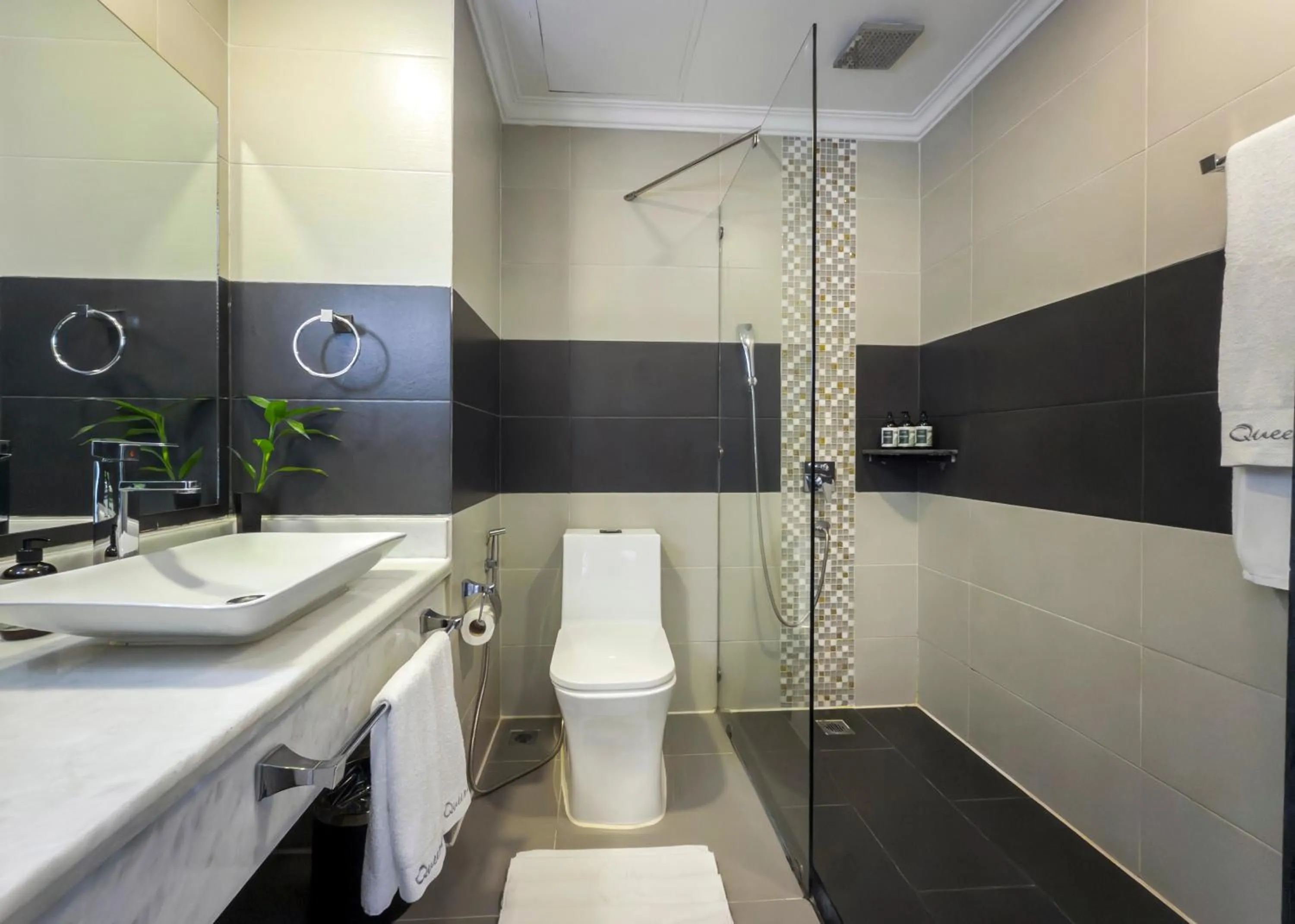 Shower in Queenco Entertainment Resort