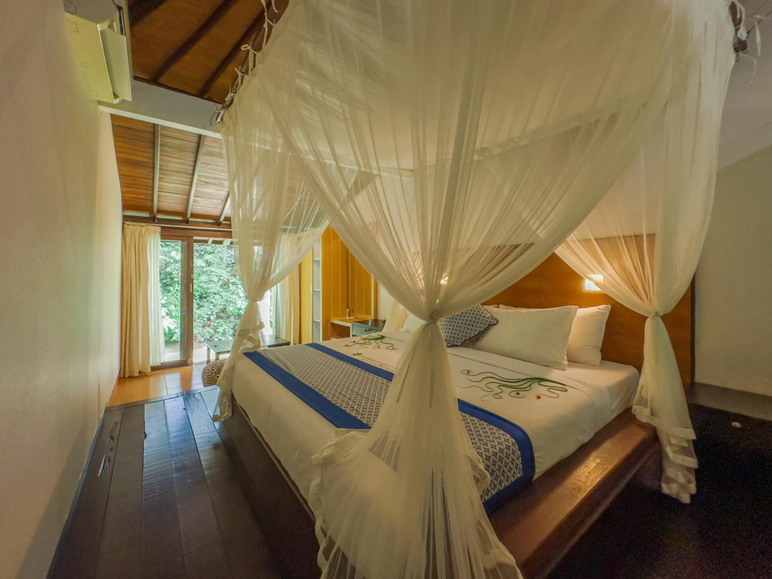 Bedroom, Bed in Ubud Sari Health Resort