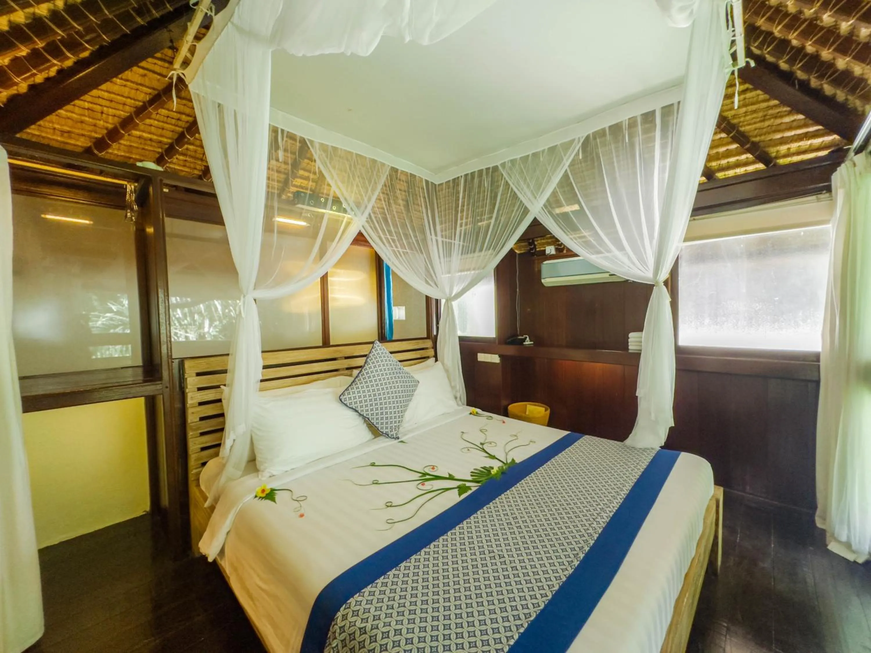 Bedroom, Bed in Ubud Sari Health Resort