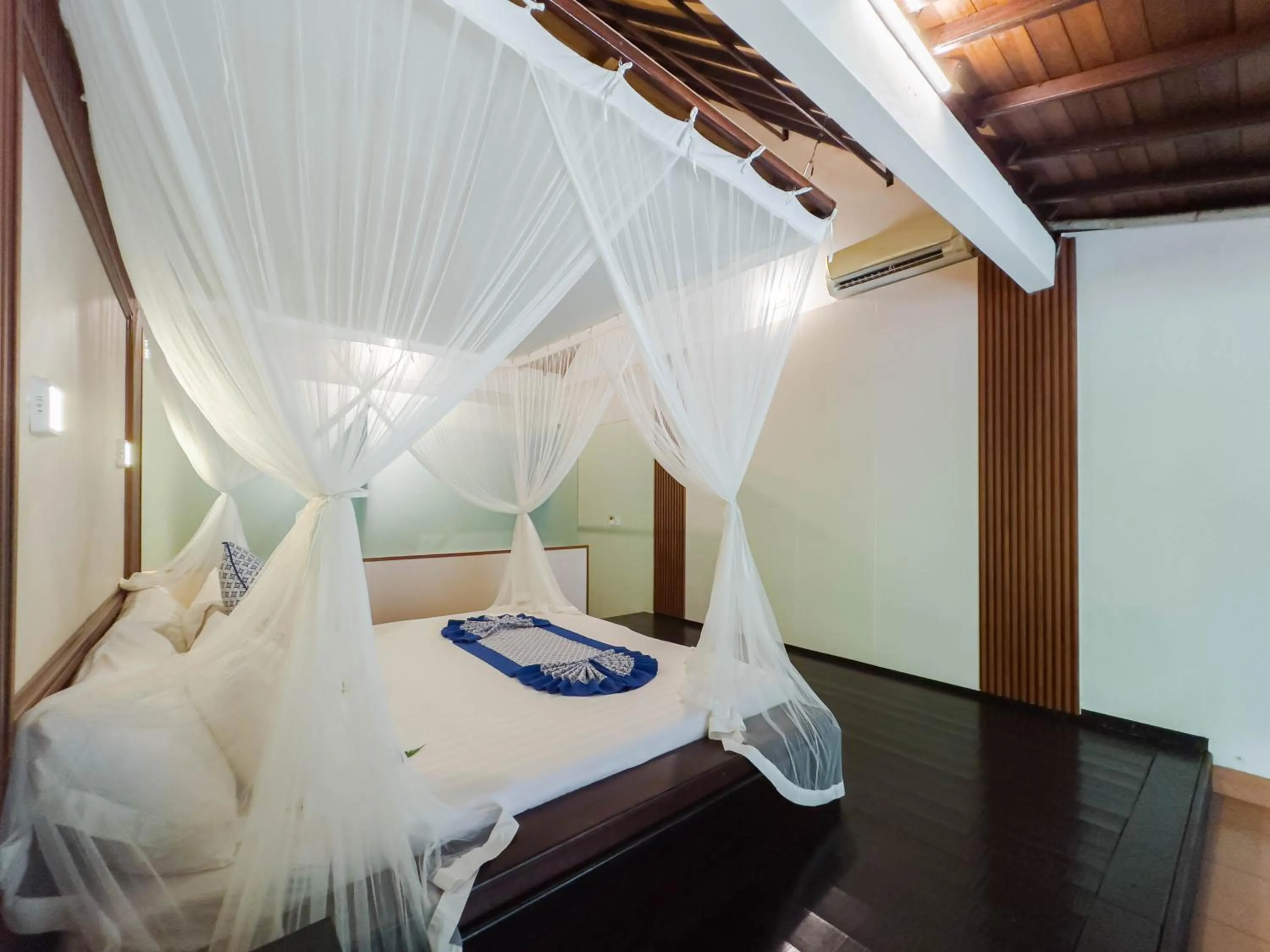 Bedroom, Bed in Ubud Sari Health Resort