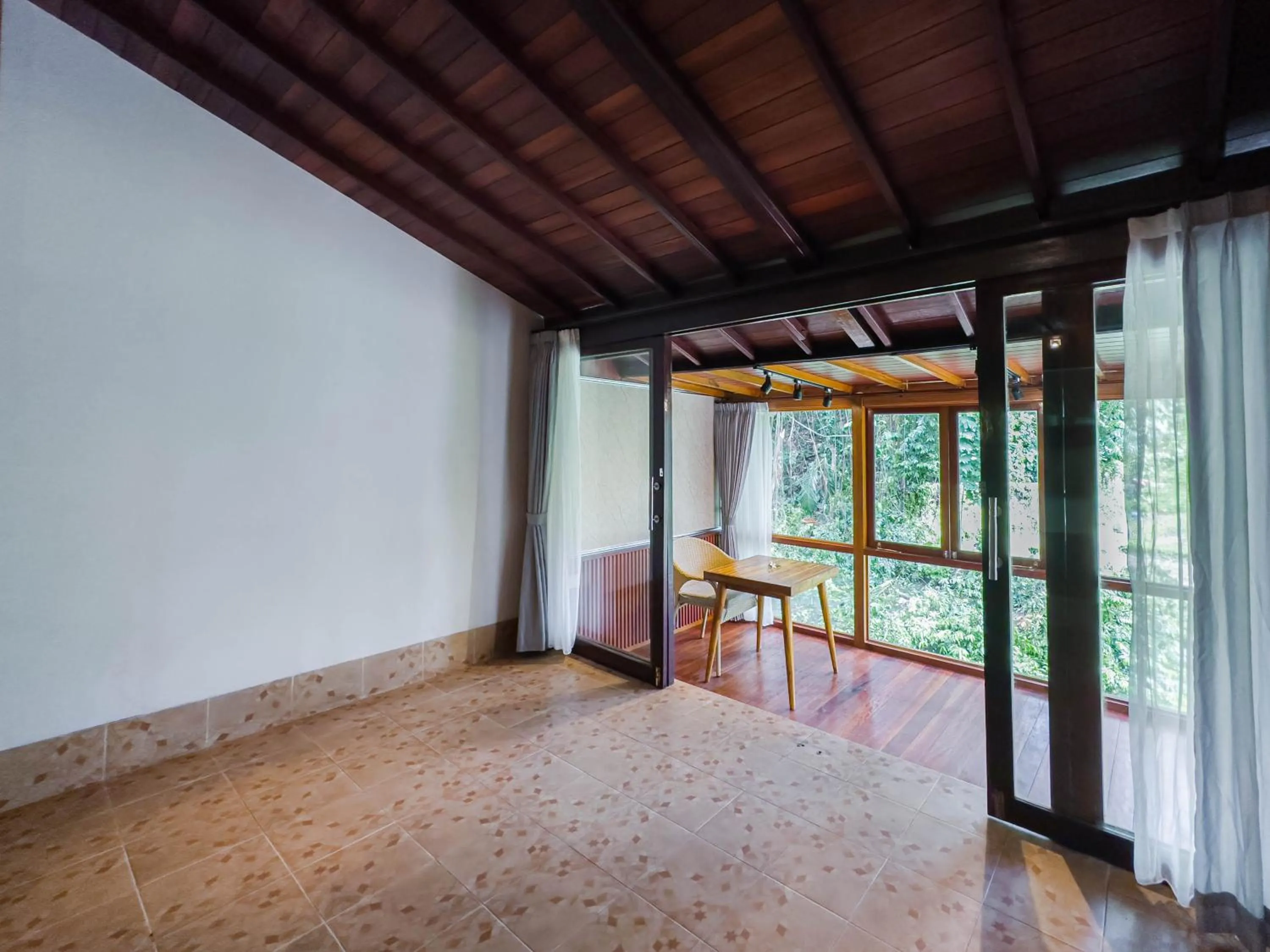 Bedroom, Bed in Ubud Sari Health Resort