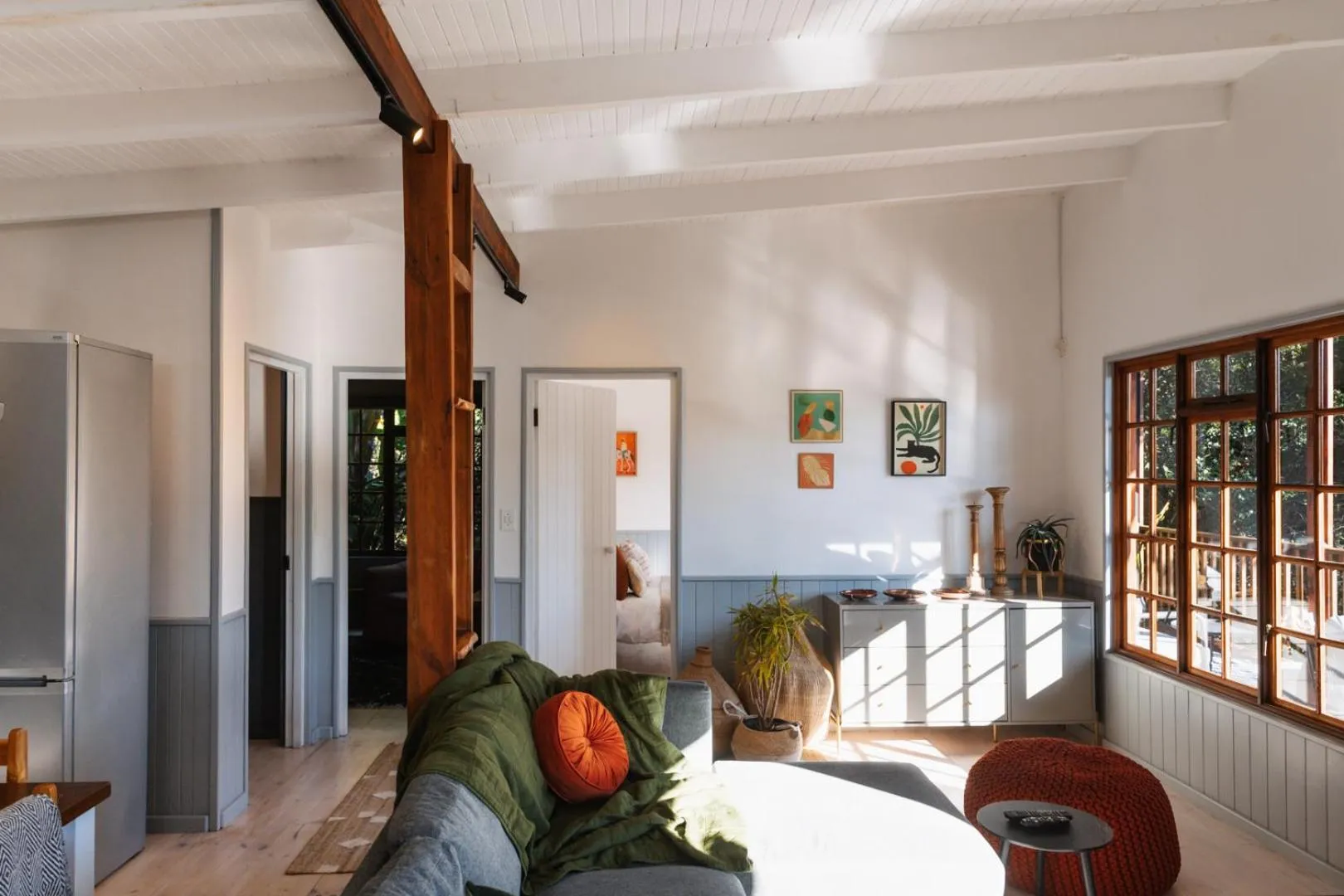 Living room in Moonshine on Whiskey Creek