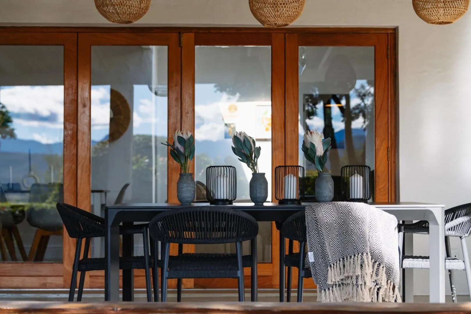 Dining area in Moonshine on Whiskey Creek